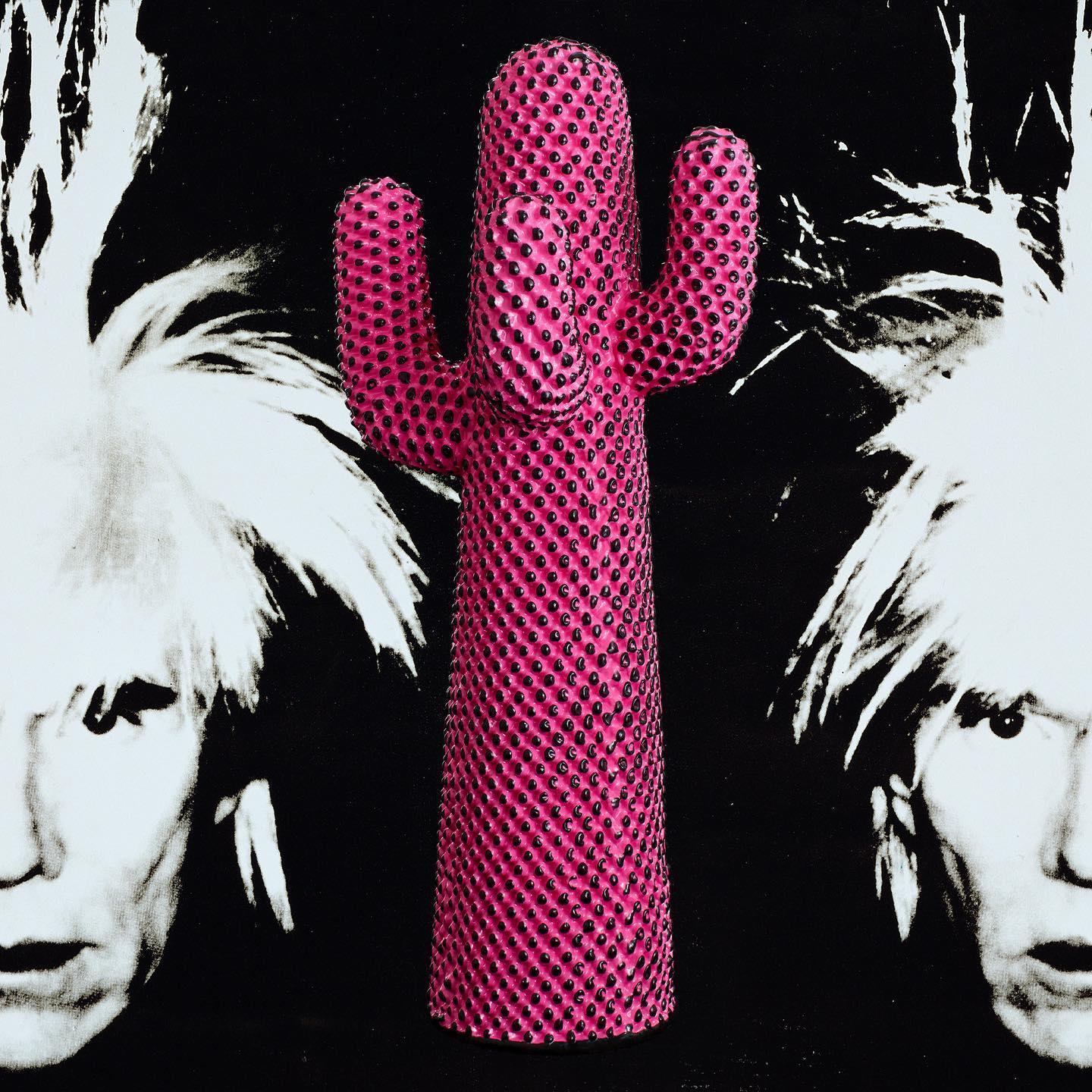 Skulptur von Andy Warhol x Gufram, Kaktusrosa Garderobenständer, Skulptur im Zustand „Neu“ im Angebot in Beverly Hills, CA