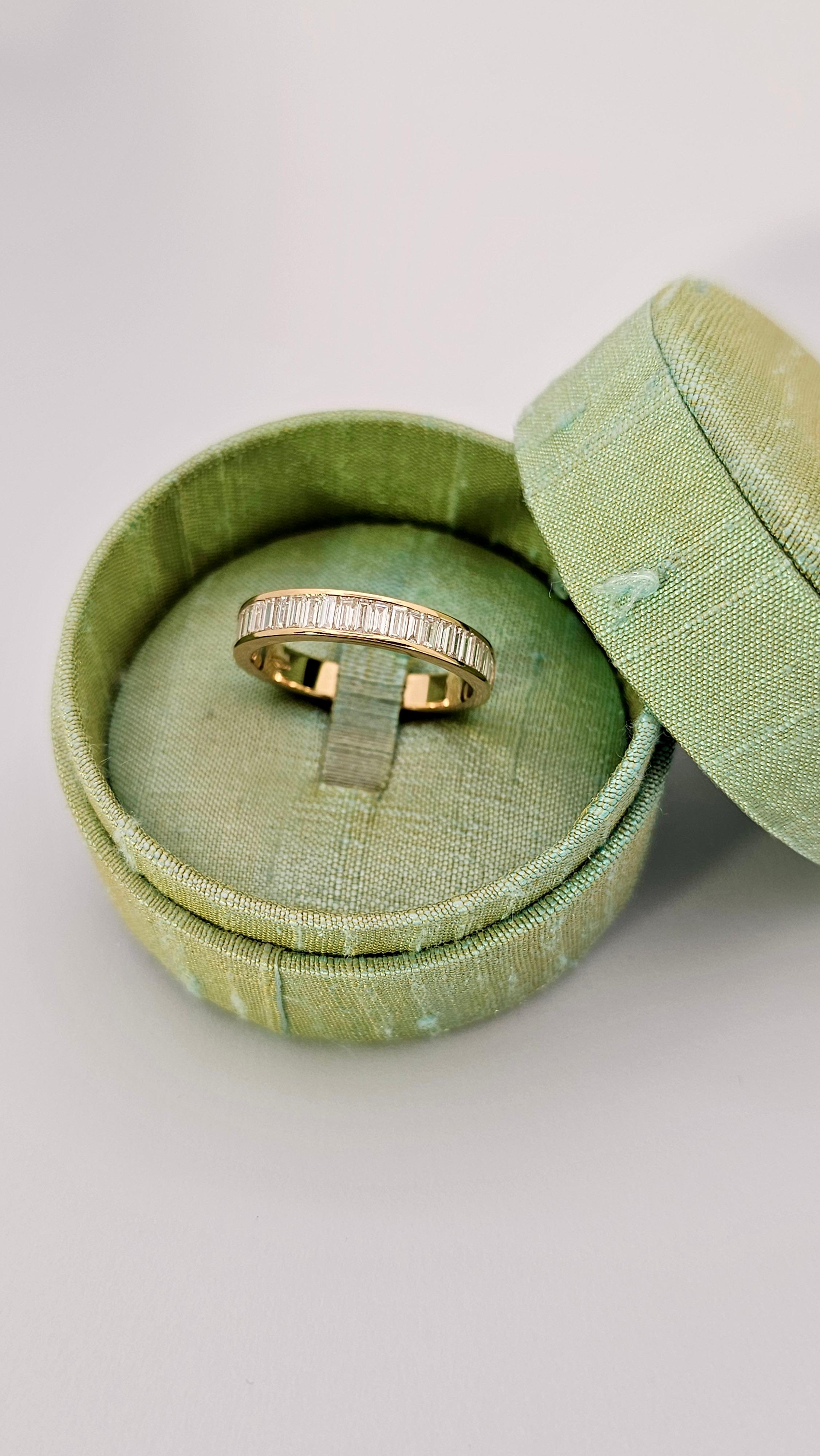 Band Ring with Baguette Diamonds in 18Kt Rose Gold For Sale 2