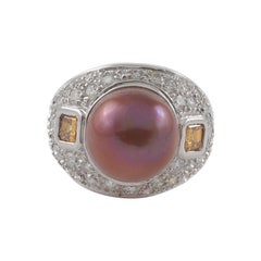 Band ring with Diamonds and reddish-brown Pearl.