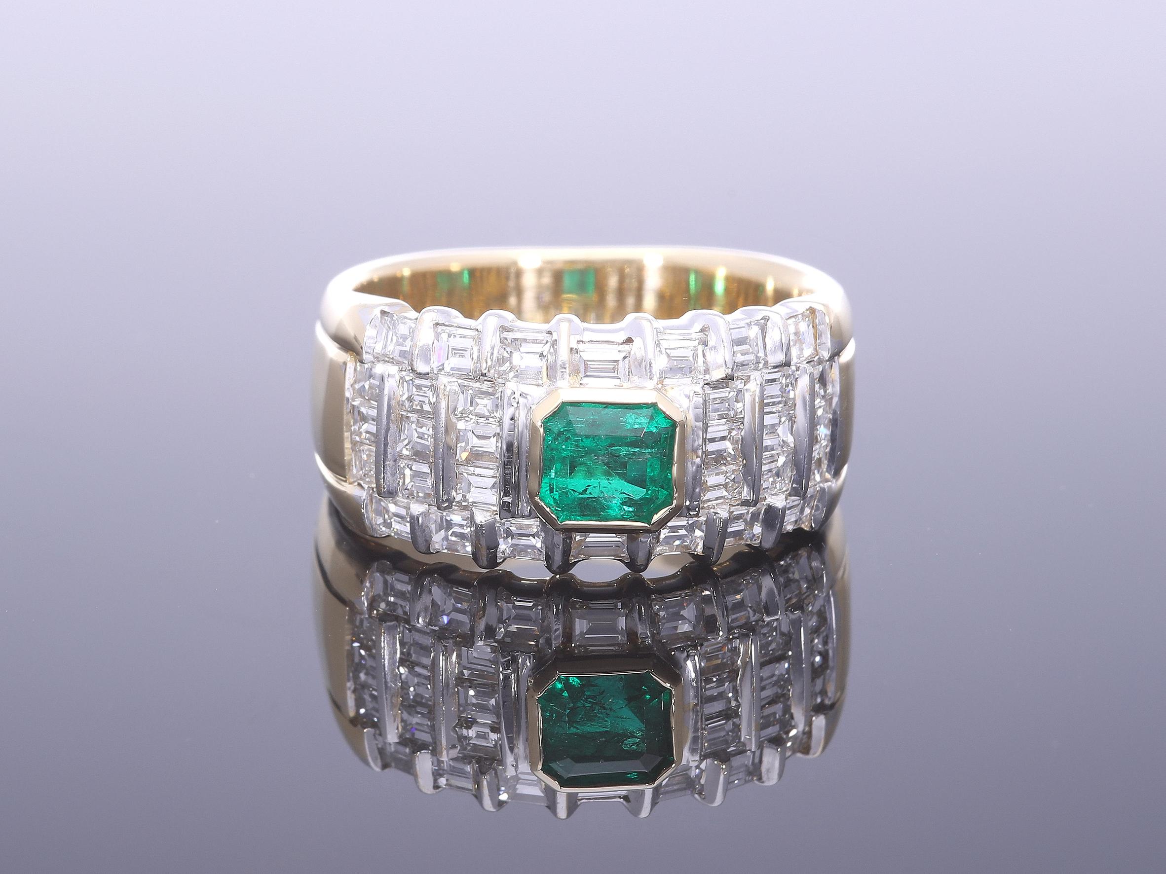 Band Ring with Central Emerald ct 0.75 and Diamonds ct 1.45 in 18 Kt Gold For Sale 4