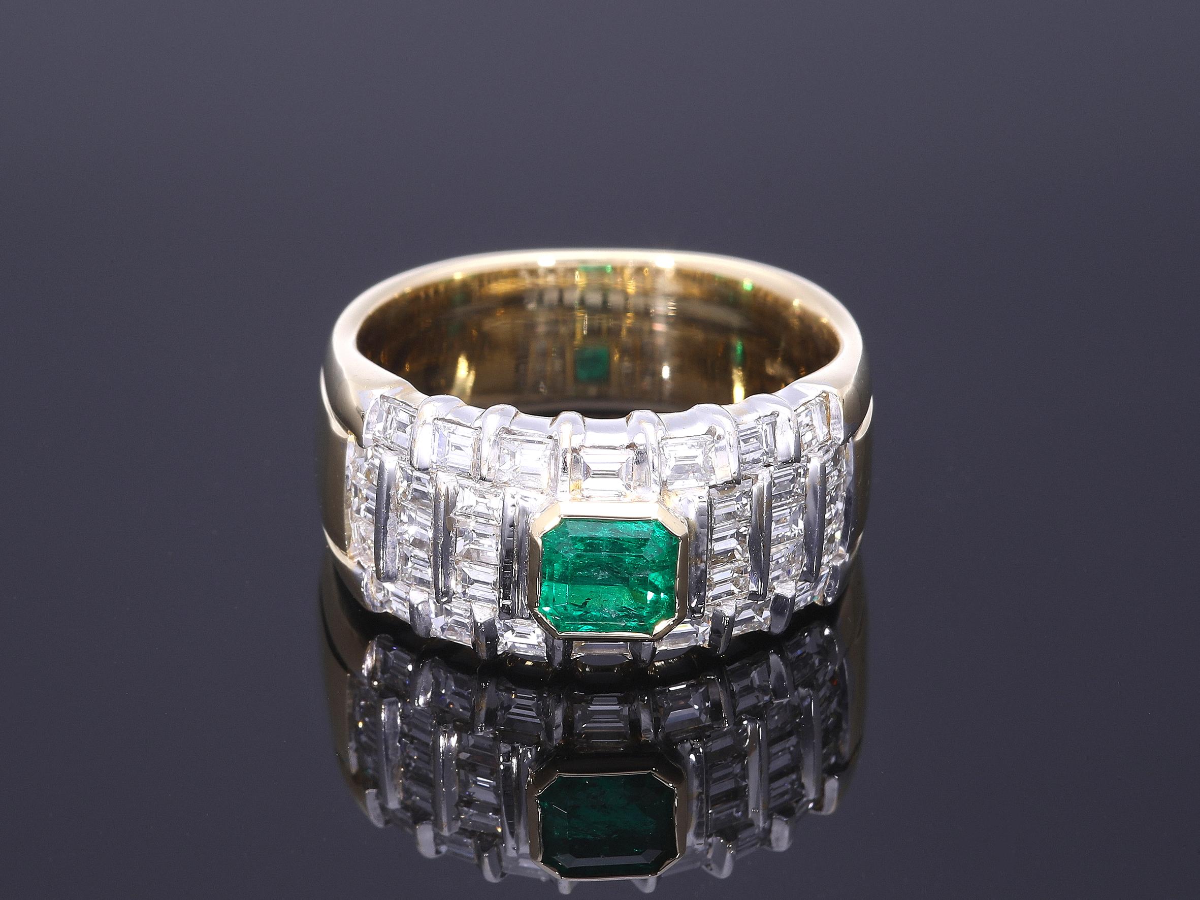 Band Ring with Central Emerald ct 0.75 and Diamonds ct 1.45 in 18 Kt Gold For Sale 6