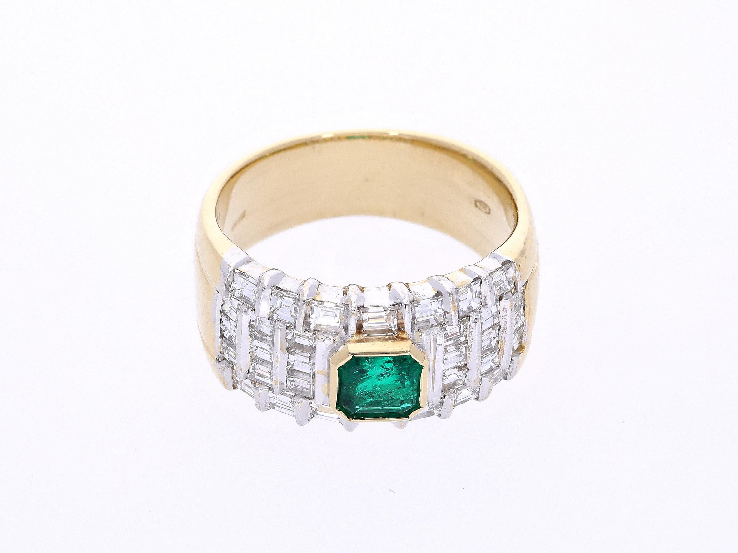 Band Ring with Central Emerald ct 0.75 and Diamonds ct 1.45 in 18 Kt Gold For Sale 1