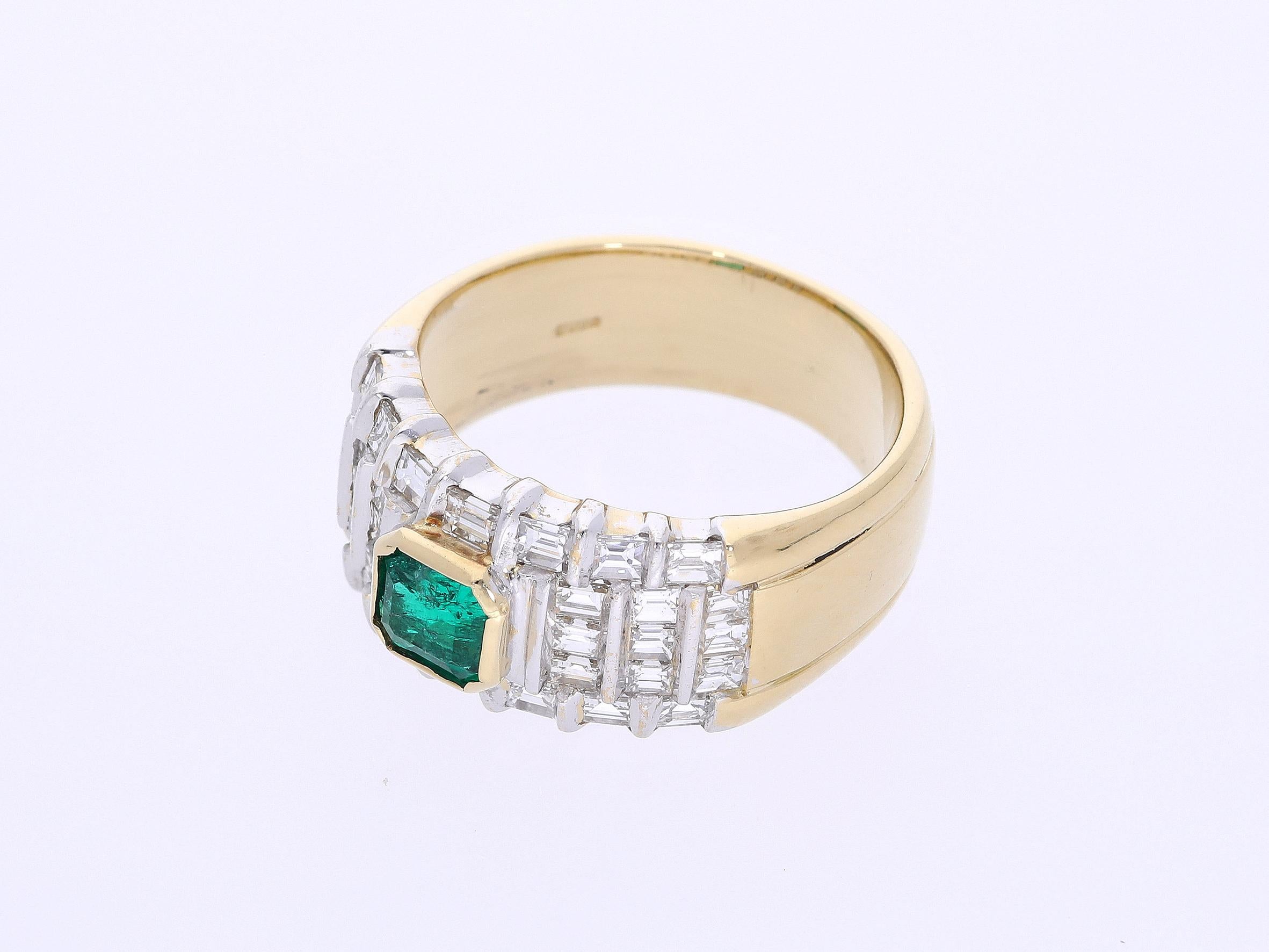 Band Ring with Central Emerald ct 0.75 and Diamonds ct 1.45 in 18 Kt Gold For Sale 2