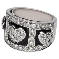 Anello a fascia con tre cuori con pavè di diamanti: ct 1.64, smalto e oro 18 Kt