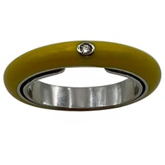 Anello a fascia in argento 925 con smalto giallo e diamante bianco naturale