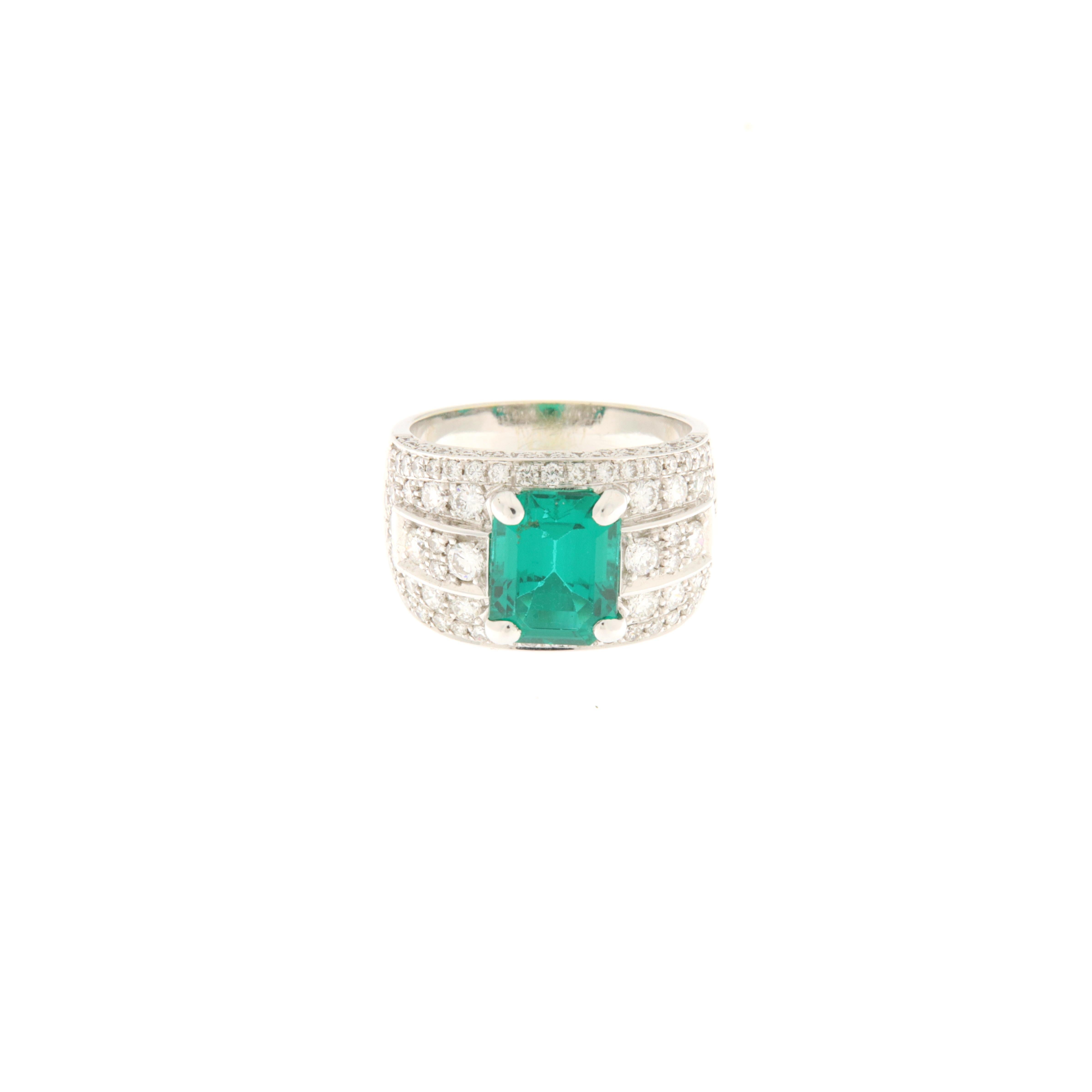 Art Deco White gold band ring with brilliants ct.1.54 and emerald ct.2.90 For Sale