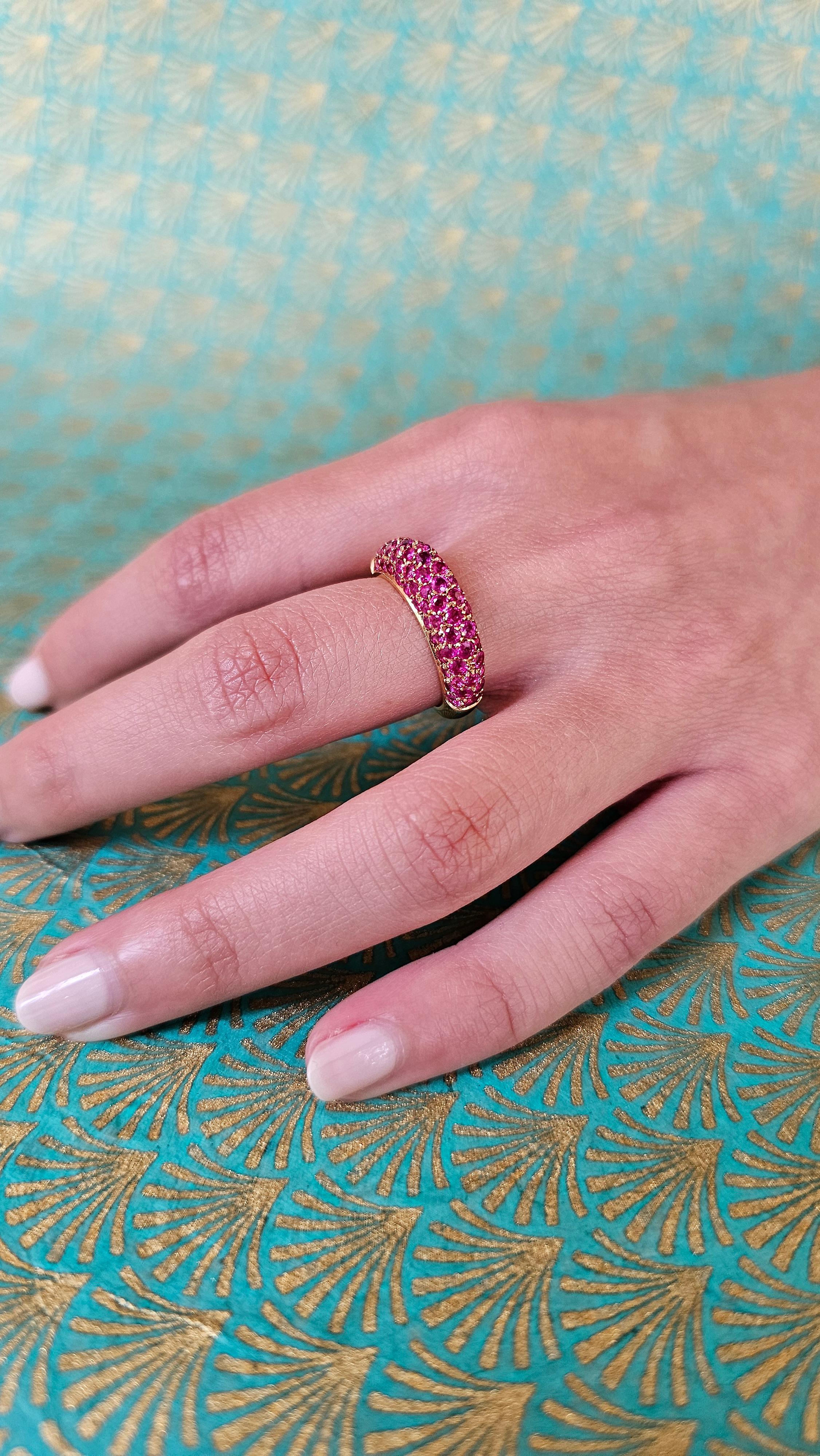 Anello a Fascia in Oro Rosa e Zaffiri Rosa en vente 1