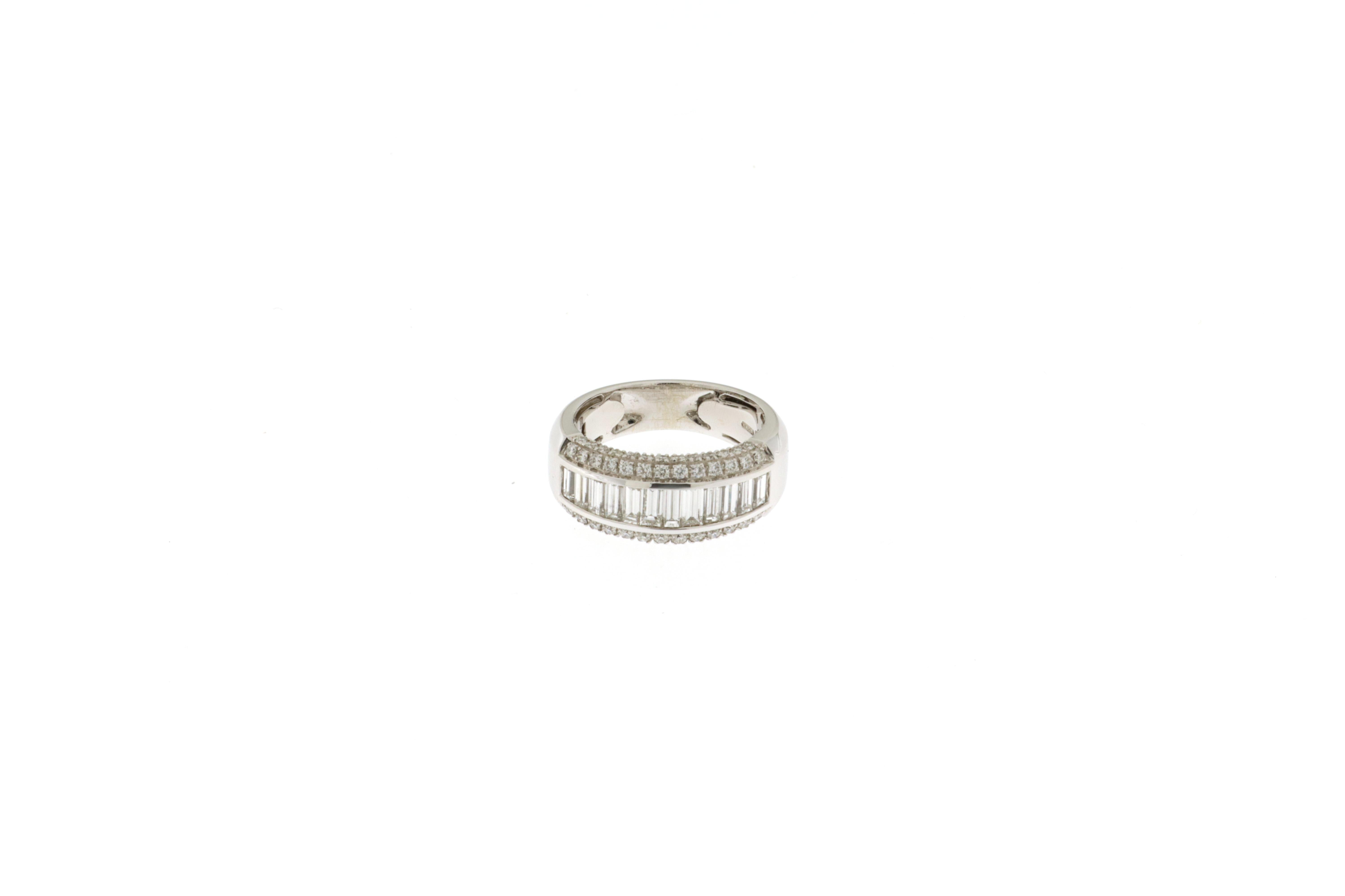18K white gold band ring with baguette-cut diamonds ct. 1.69 set in the center and brilliant-cut diamonds ct.0.54, which finish the ring on the outer edges, making the ring very beautiful to see from the side as well.
This band can be worn as a