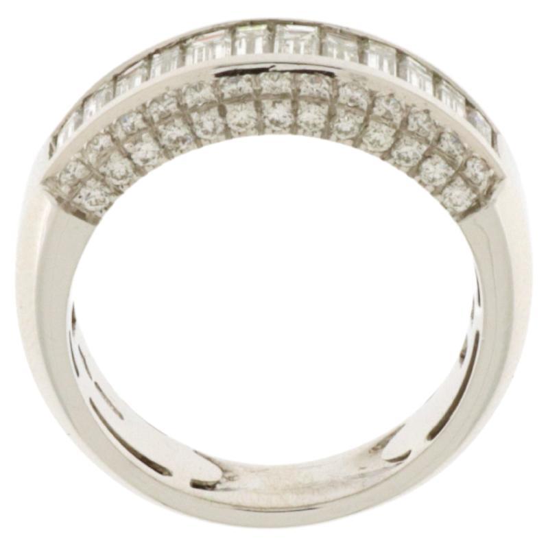 18k white gold band ring with baguette-cut and brilliant-cut diamonds For Sale