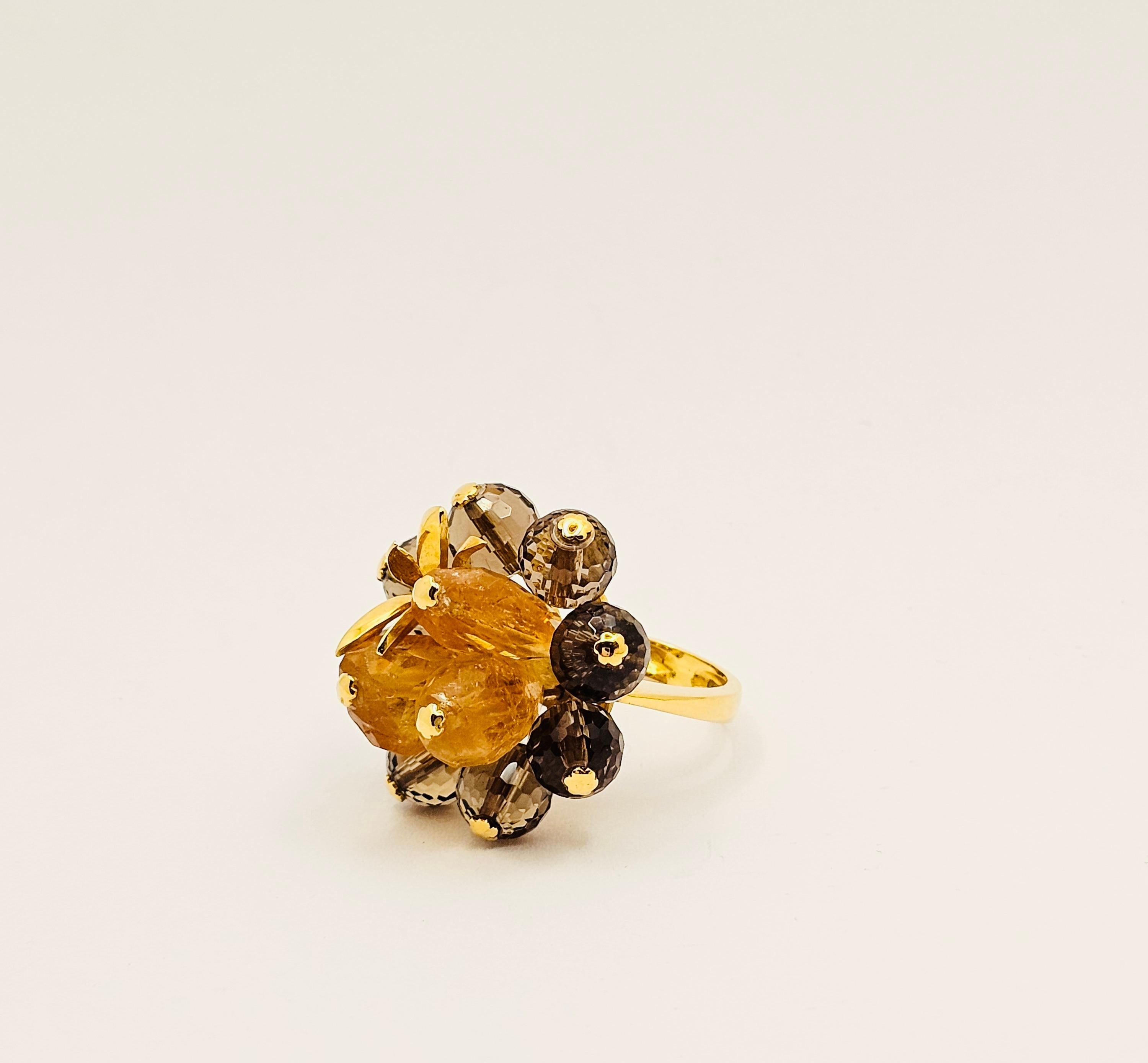 Bague fleur en or jaune 18Kt, citrine et quartz fumé Neuf - En vente à Cattolica, IT