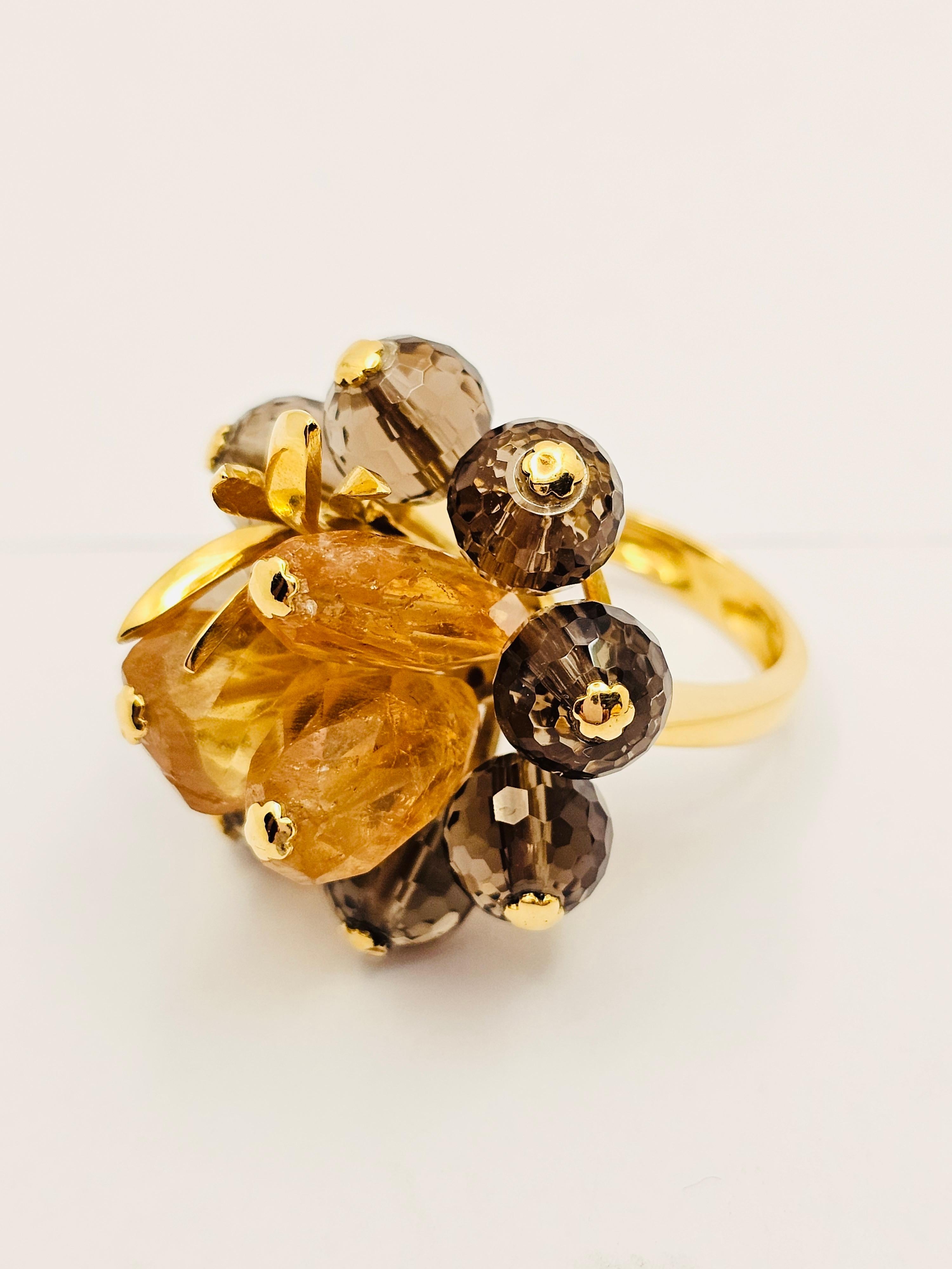 Women's or Men's 18Kt Yellow Gold, Citrine and Smoky Quartz Flower Ring For Sale