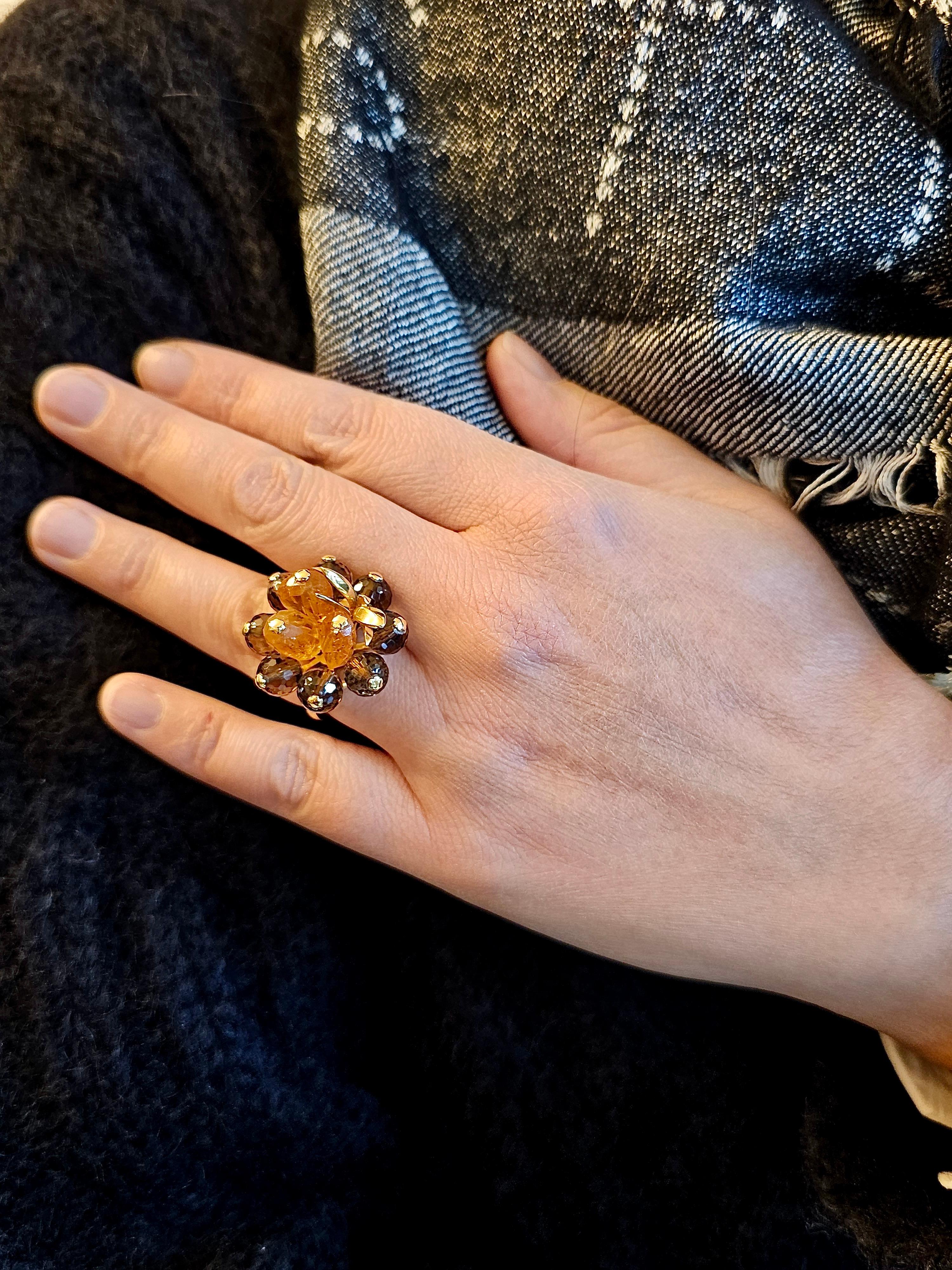 Bague fleur en or jaune 18Kt, citrine et quartz fumé en vente 2