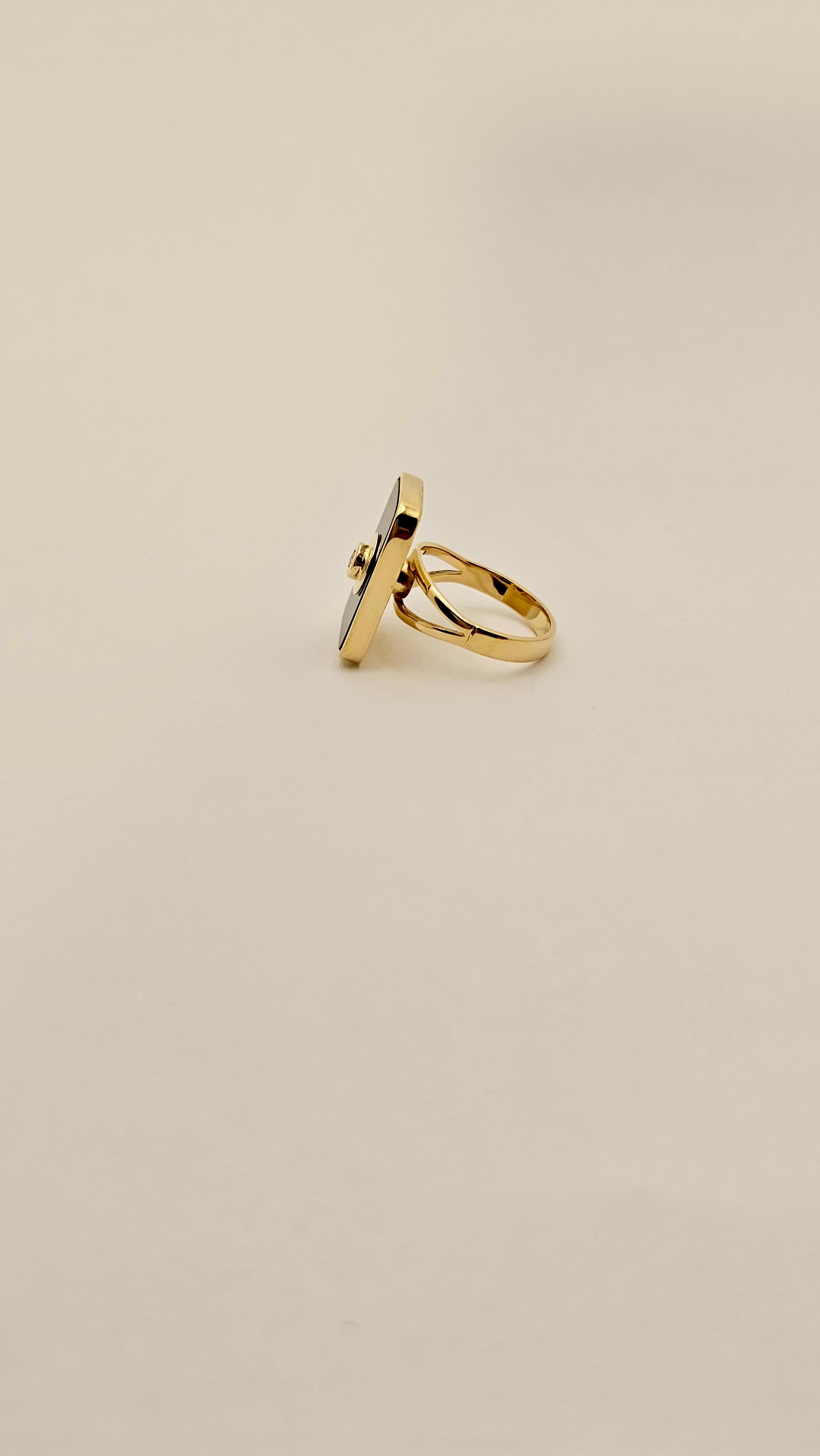 Brilliant Cut 1970s Ring in Yellow Gold, Diamond and Onyx For Sale