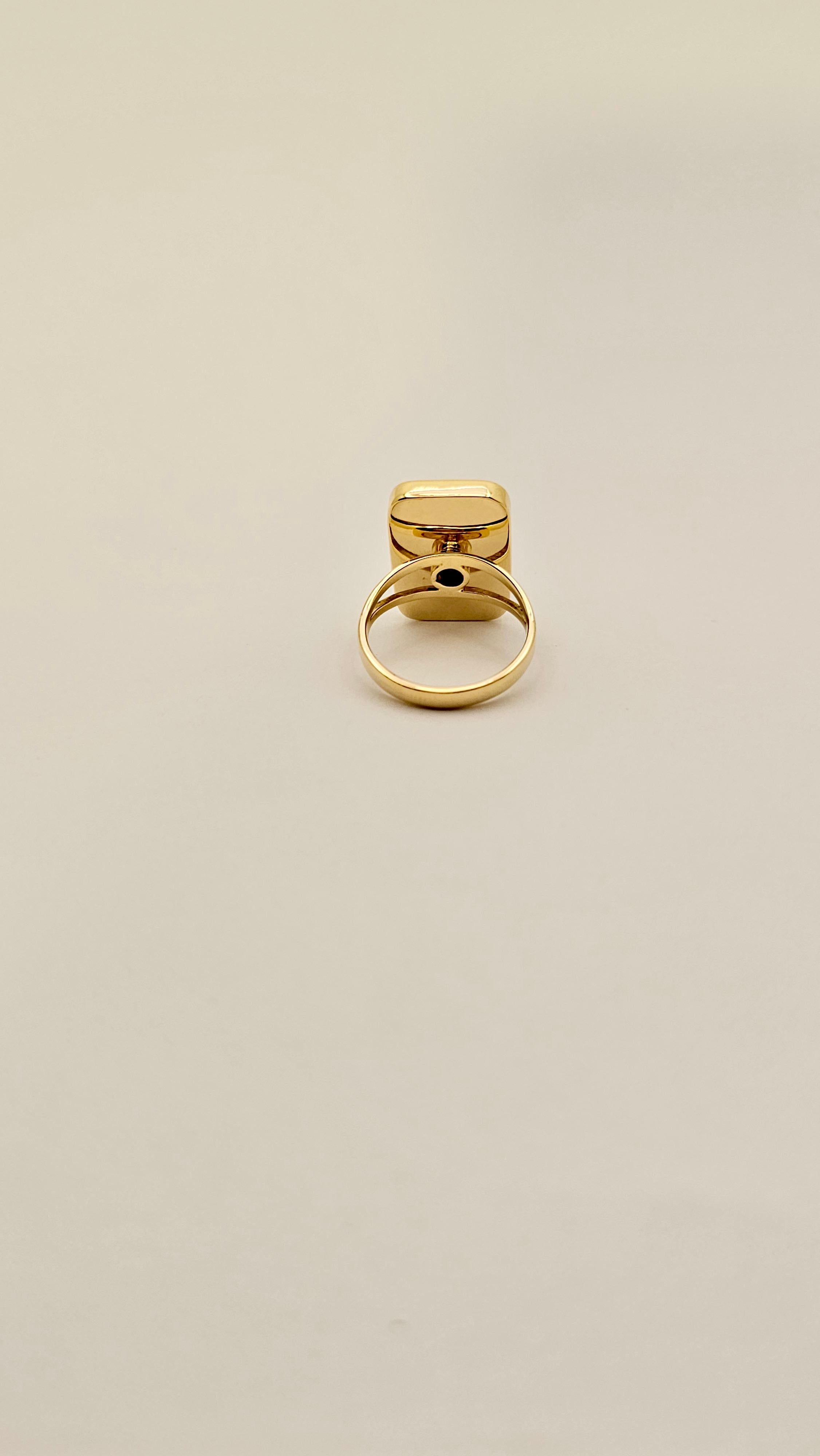 1970s Ring in Yellow Gold, Diamond and Onyx In Excellent Condition For Sale In Cattolica, IT