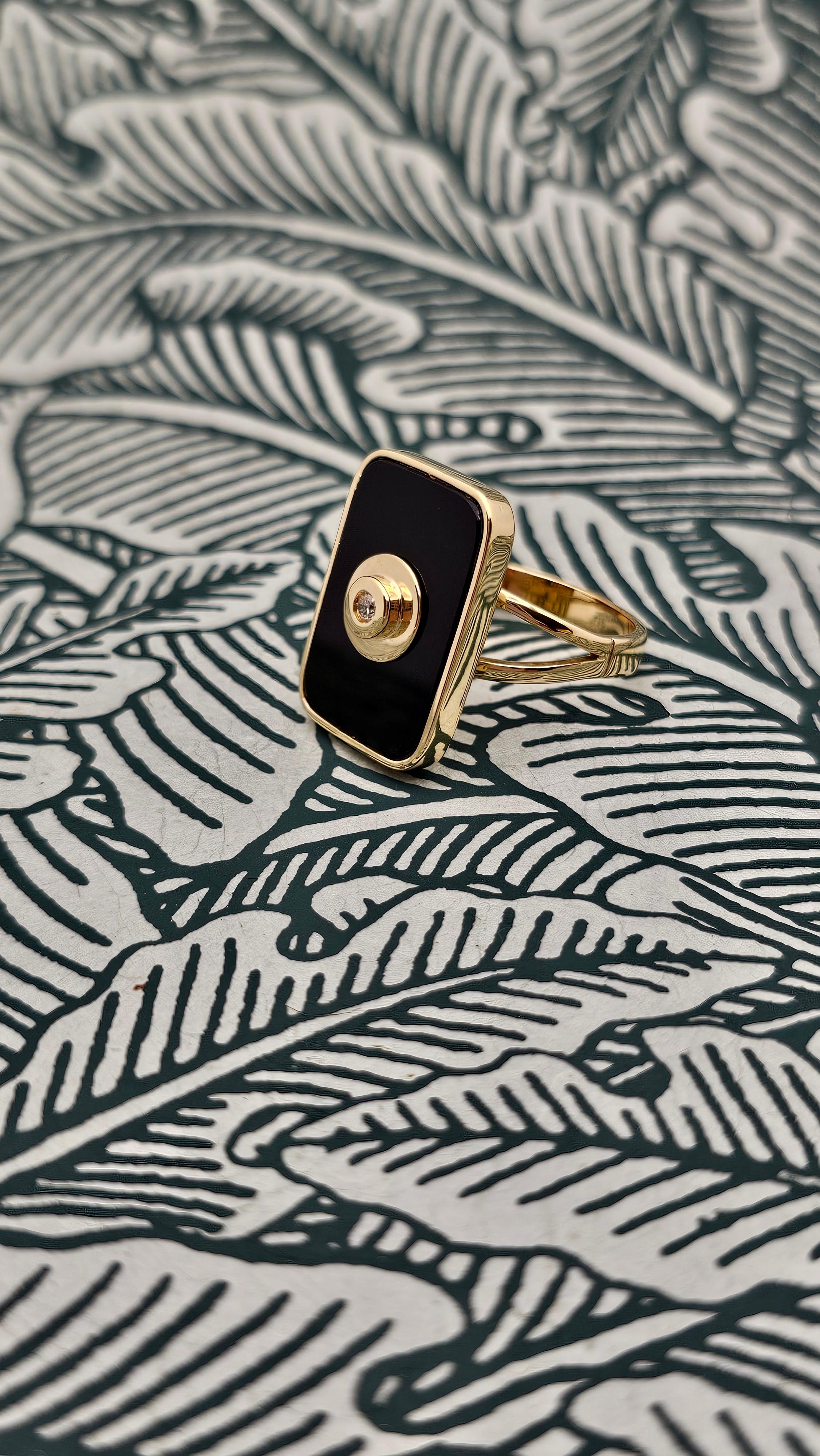 Women's or Men's 1970s Ring in Yellow Gold, Diamond and Onyx For Sale