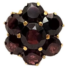 18 Kt Gold and Garnet Retro Ring 