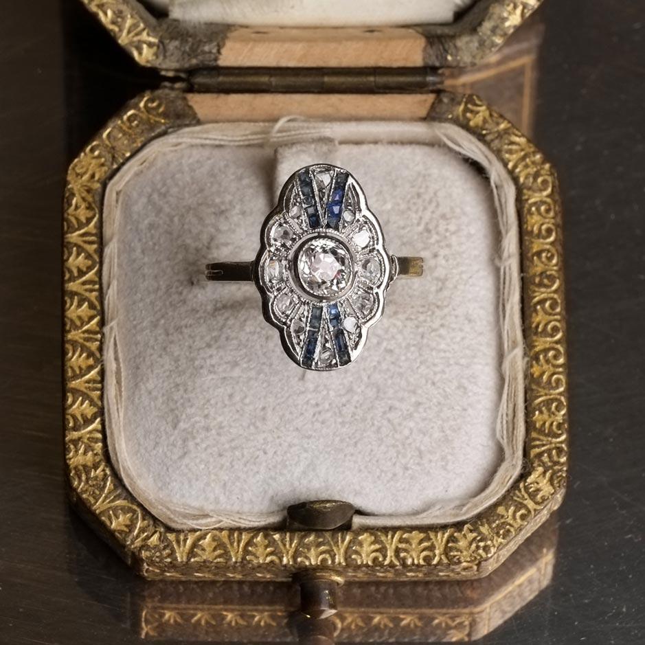 Anello Art Deco Zaffiri e Brillanti In condizioni buone in vendita a Milano, MI