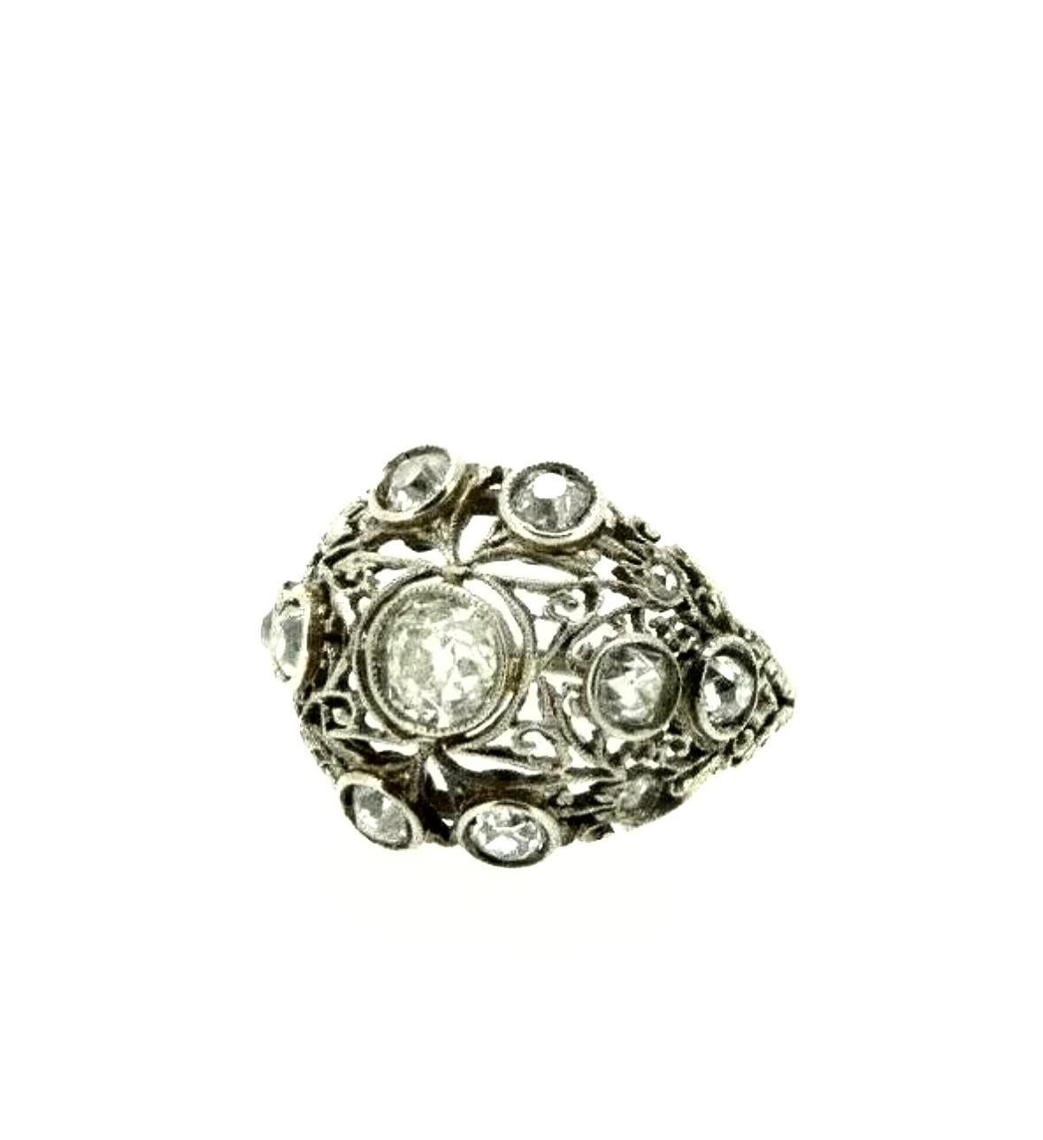 Art Nouveau ring in 18k white gold with antique-cut diamonds 2.2 ct total For Sale 3