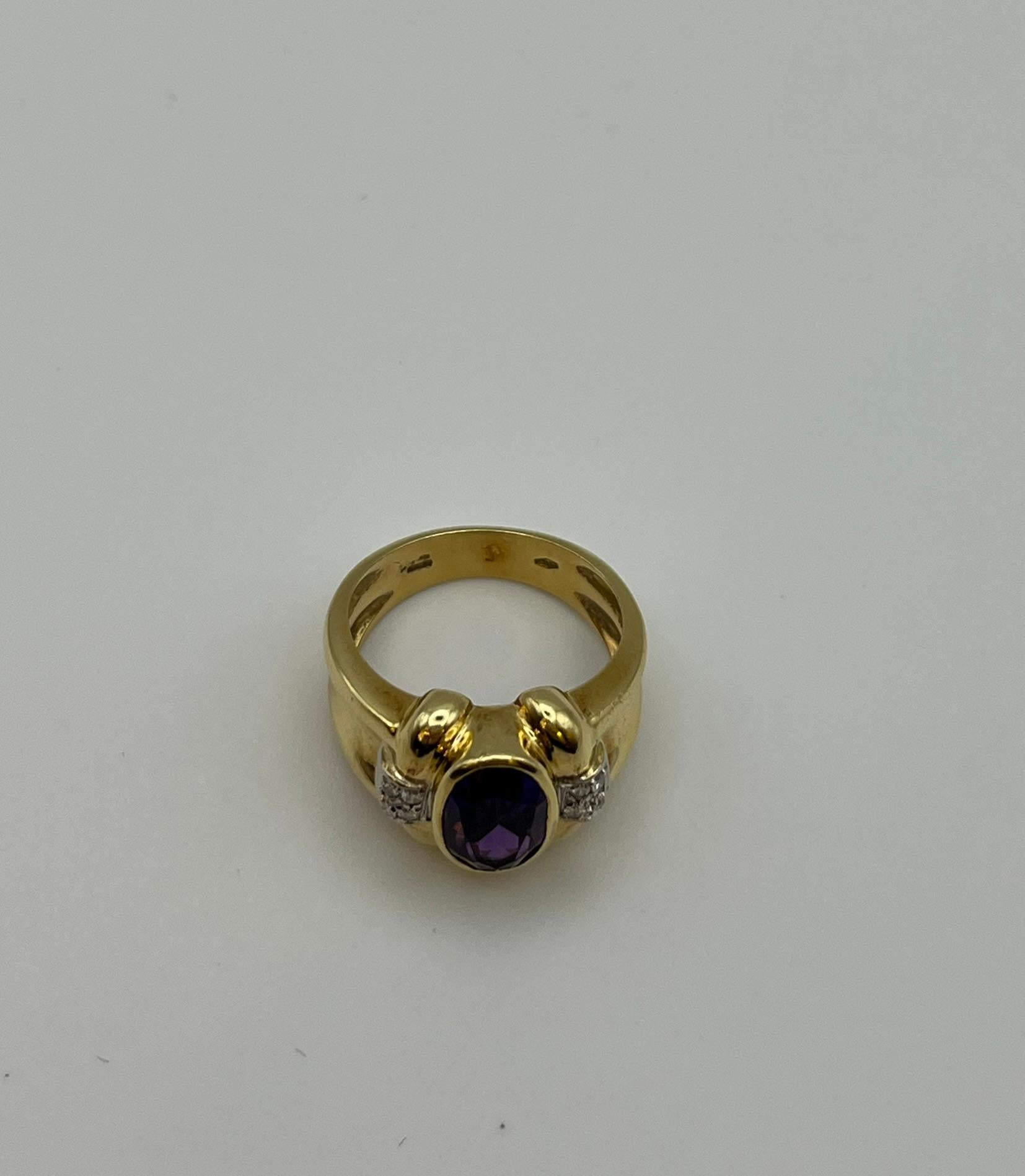 Anillo artesanal de oro con amatista y diamantes - Pieza única en Excelente estado para la venta en Abano Terme, IT