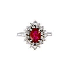Handgefertigter Ring aus 18 Karat Weißgold mit 1,36 Karat natürlichem Rubin und Diamanten