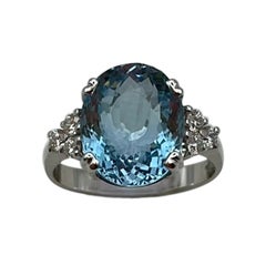 Anello artigianale in Oro bianco con Acquamarina 5.54 ct. e Brillanti 0.28 ct.