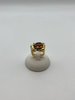 Anello artigianale in oro giallo 18 kt. 750/00 con topazio 5.70 ct. e brillanti
