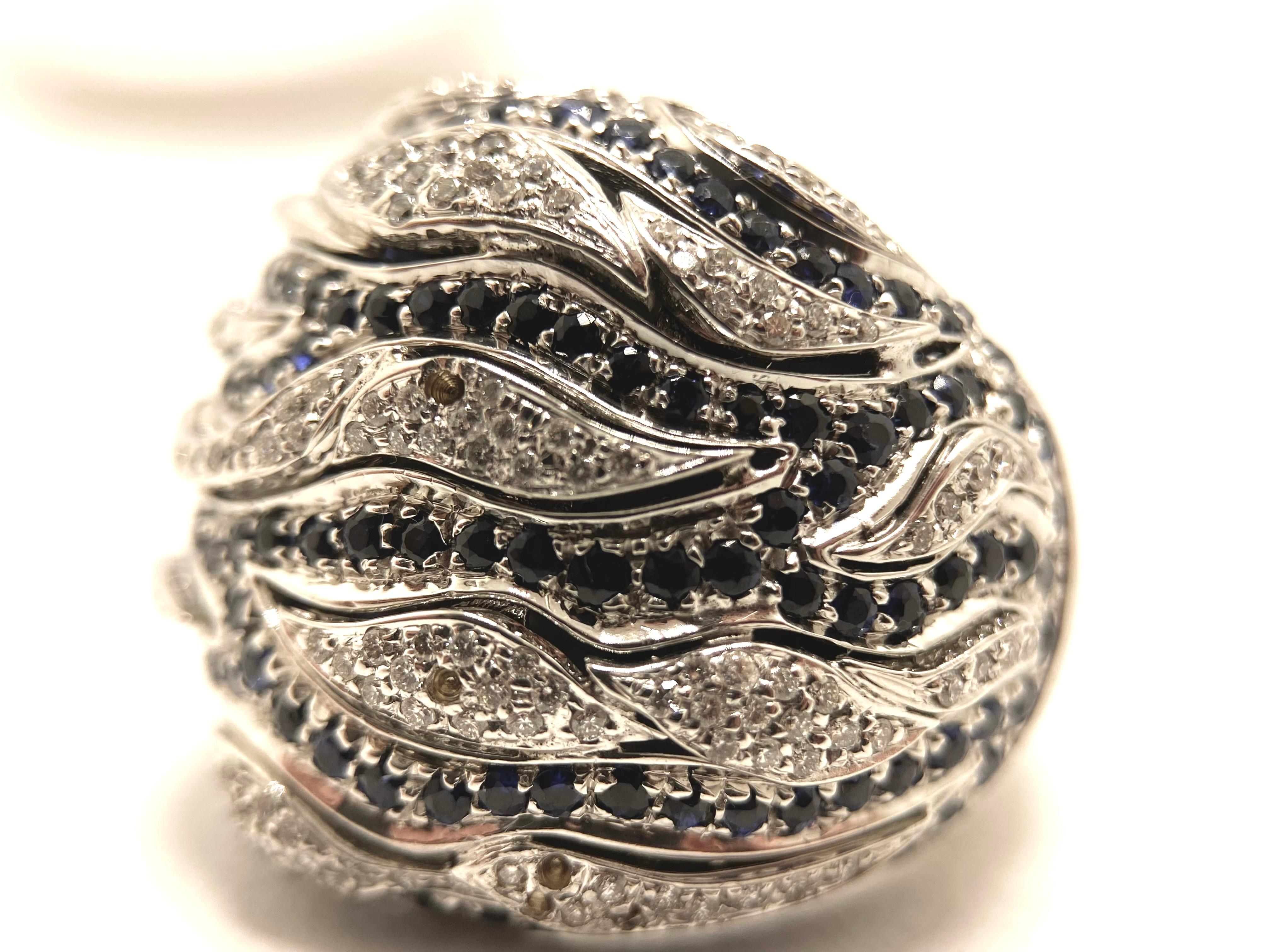 Taille brillant Bague Audemars Pique saphirs et diamants en vente