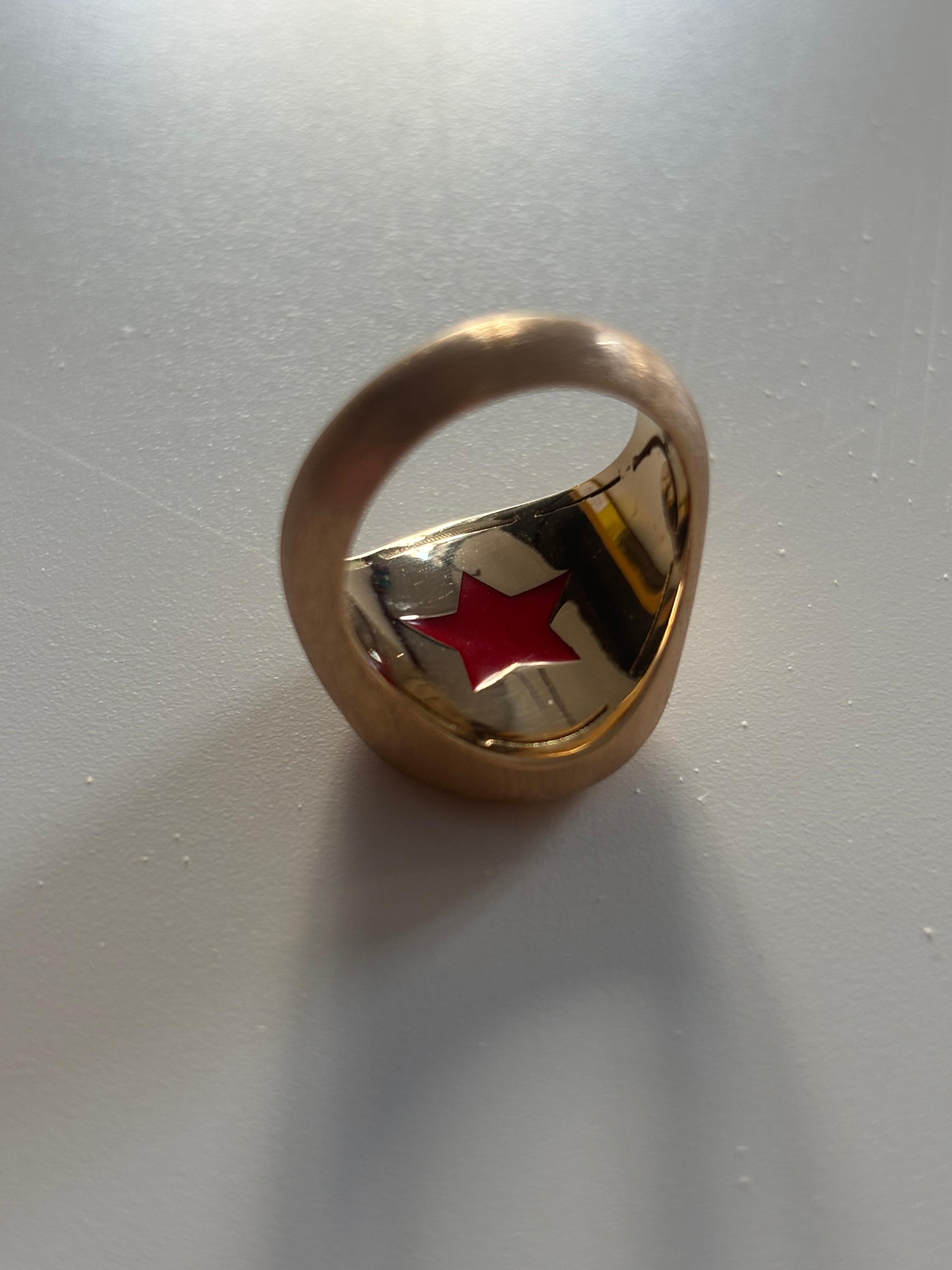Moderno Anello CASSIOPEA in oro rosa e diamanti ct 0.93, stella smalto rosso all'interno in vendita