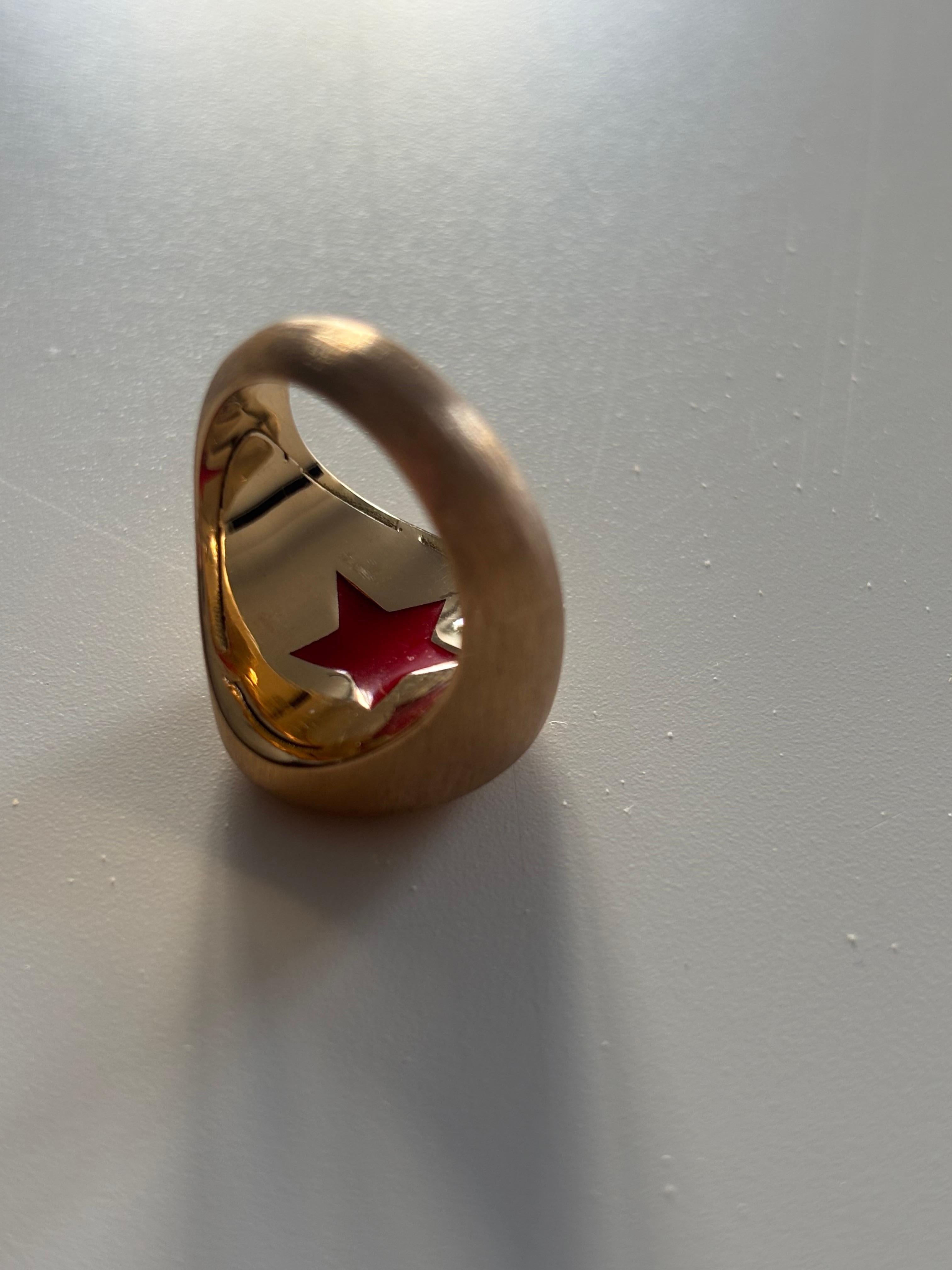 Taglio brillante Anello CASSIOPEA in oro rosa e diamanti ct 0.93, stella smalto rosso all'interno in vendita