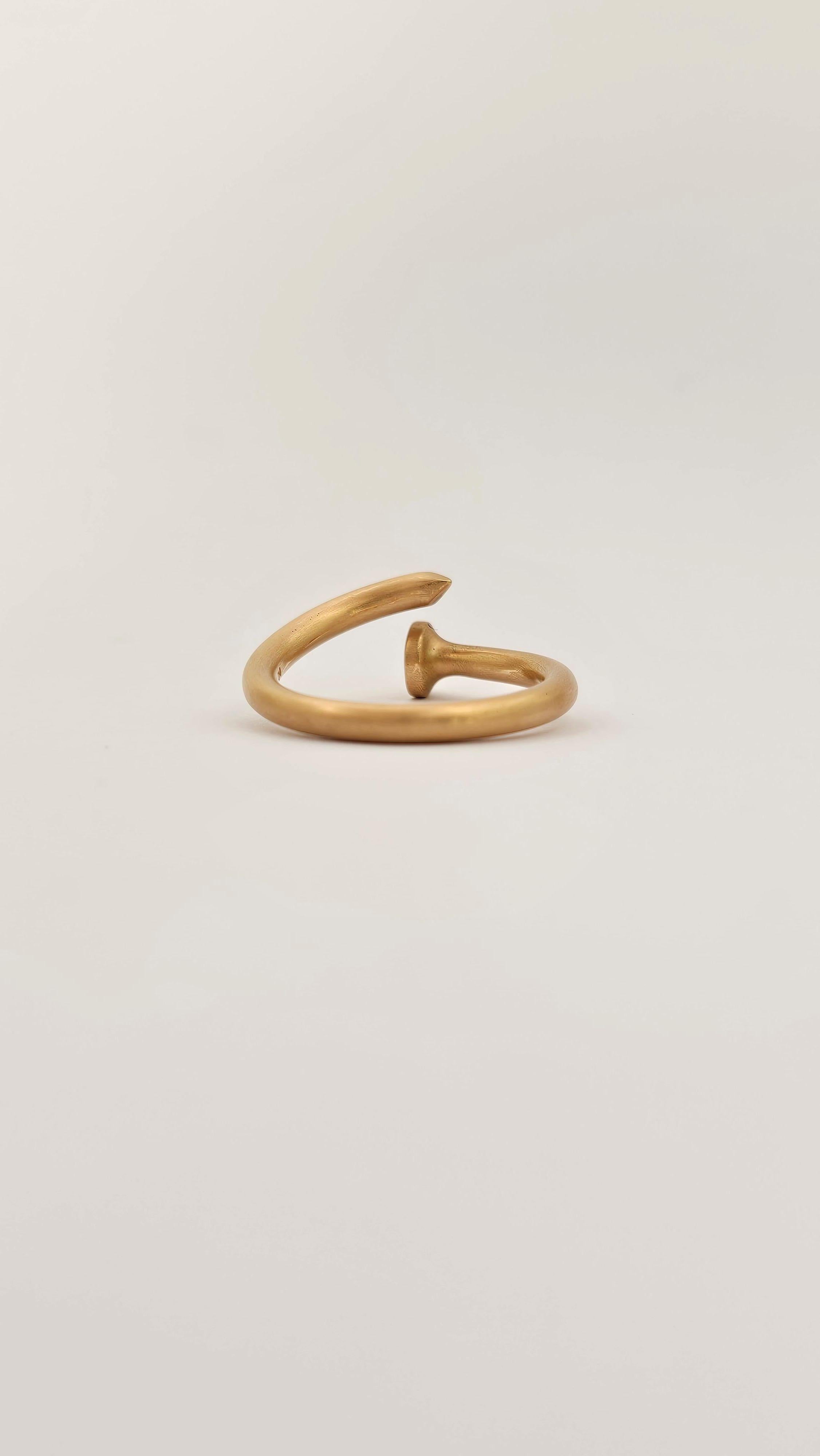 Anello Chiodo in Oro Rosa Satinato For Sale 2