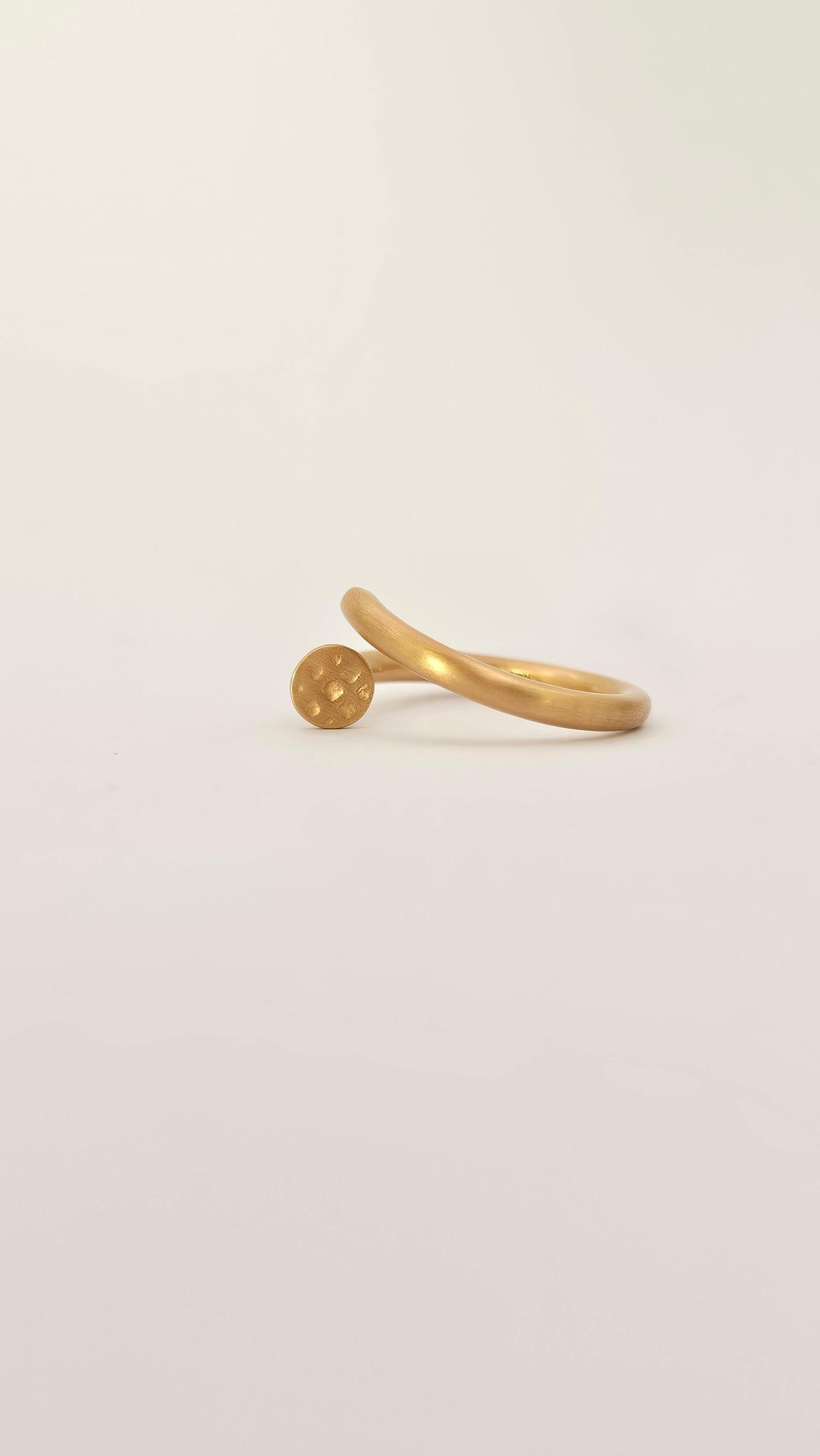 Anello Chiodo in Oro Rosa Satinato For Sale 3