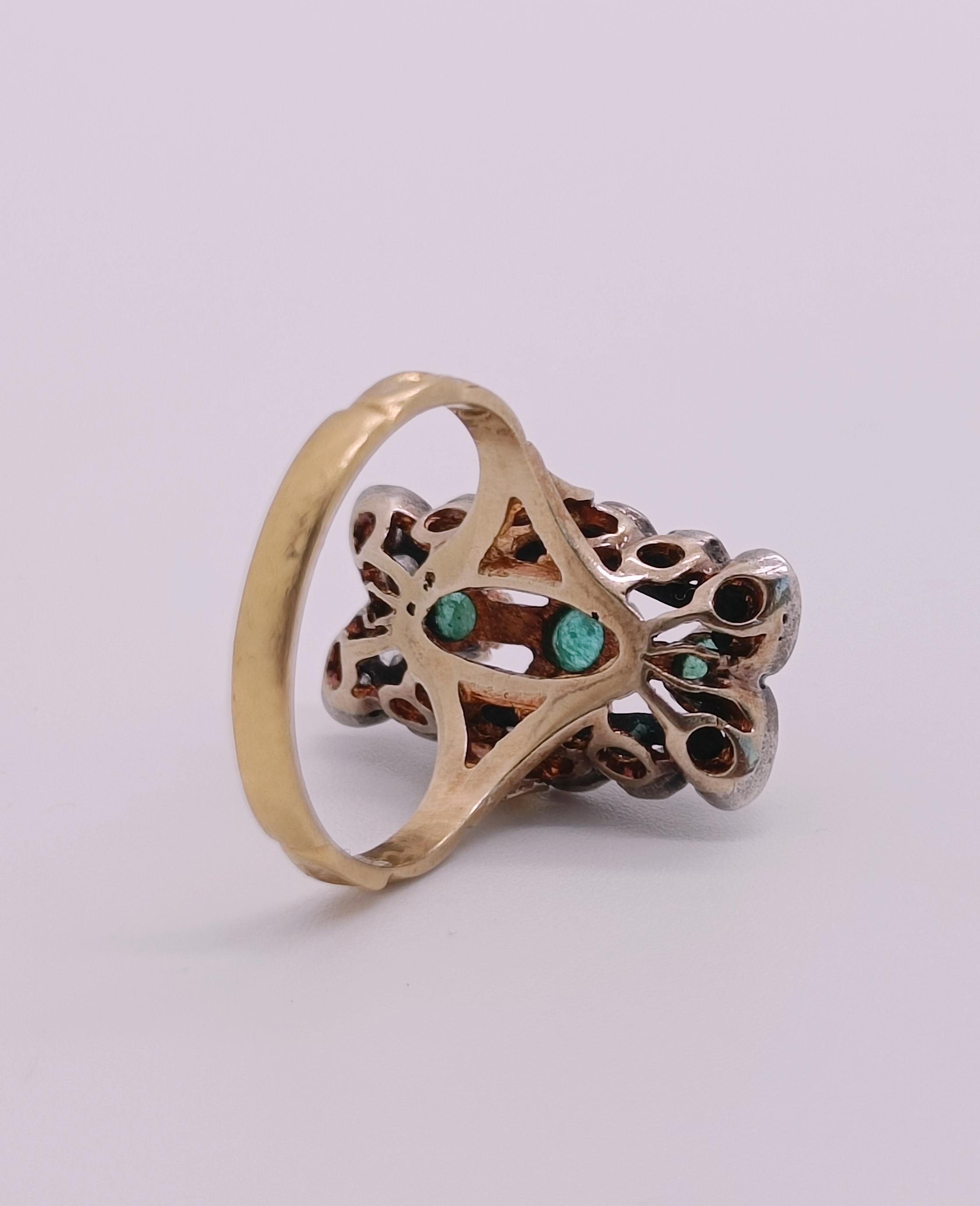 Original antique cocktail ring with emeralds and diamonds in gold In Good Condition For Sale In Fara Filiorum Petri, IT