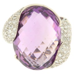 Anello cocktail con ametista ovale ct.17.40 e brillanti ct.3.53