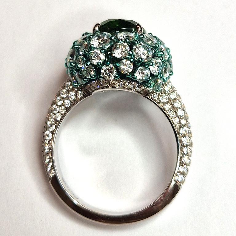 Cushion Cut Anello cocktail con diamanti e tormalina Verde For Sale