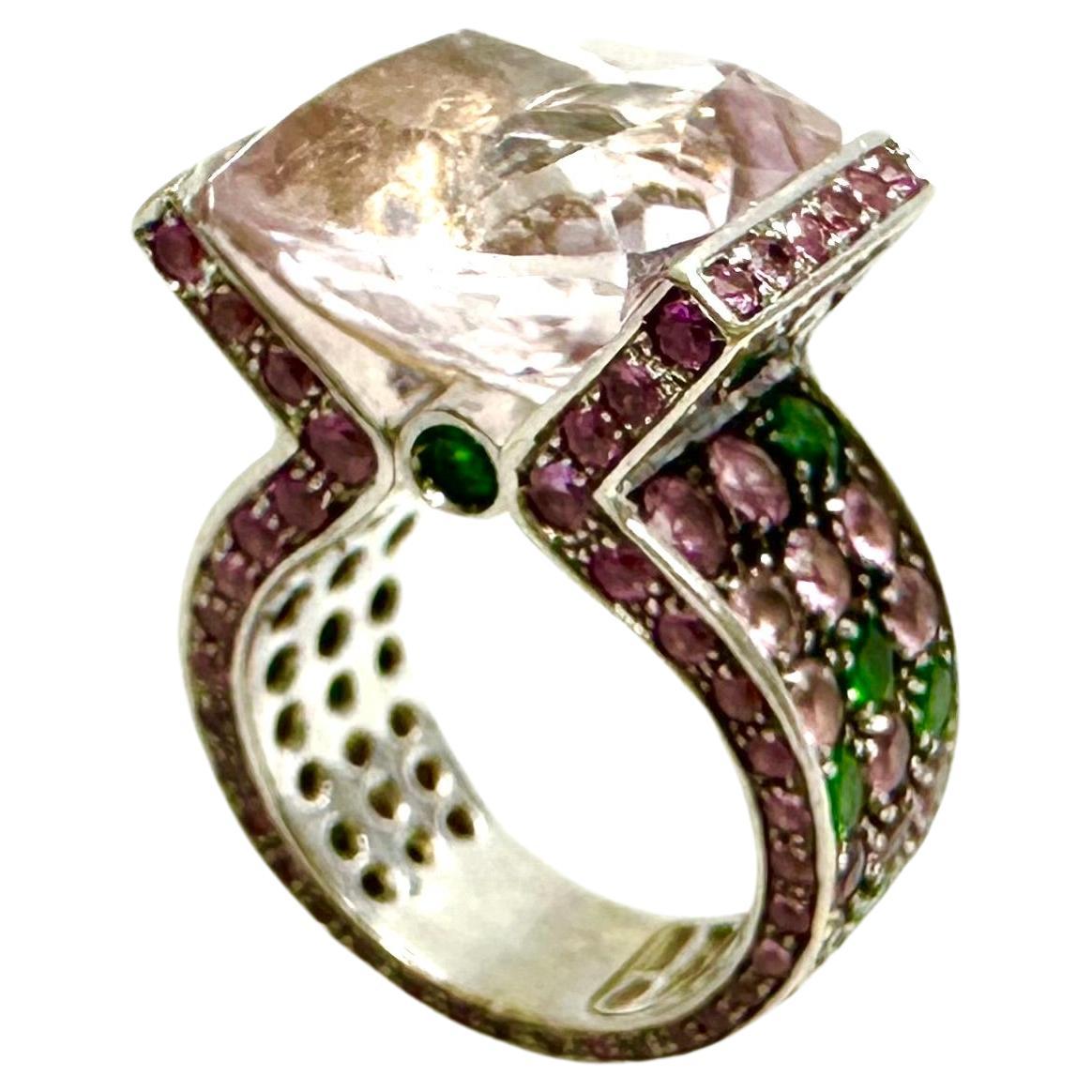 Modern Cocktail ring with kunzite and tsavorites, by Paolo Piovan For Sale