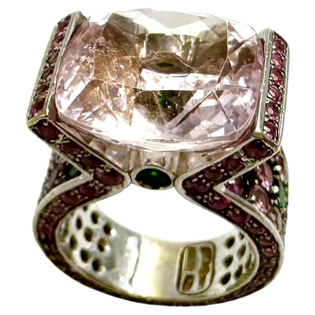 Cocktail ring with kunzite and tsavorites, by Paolo Piovan For Sale