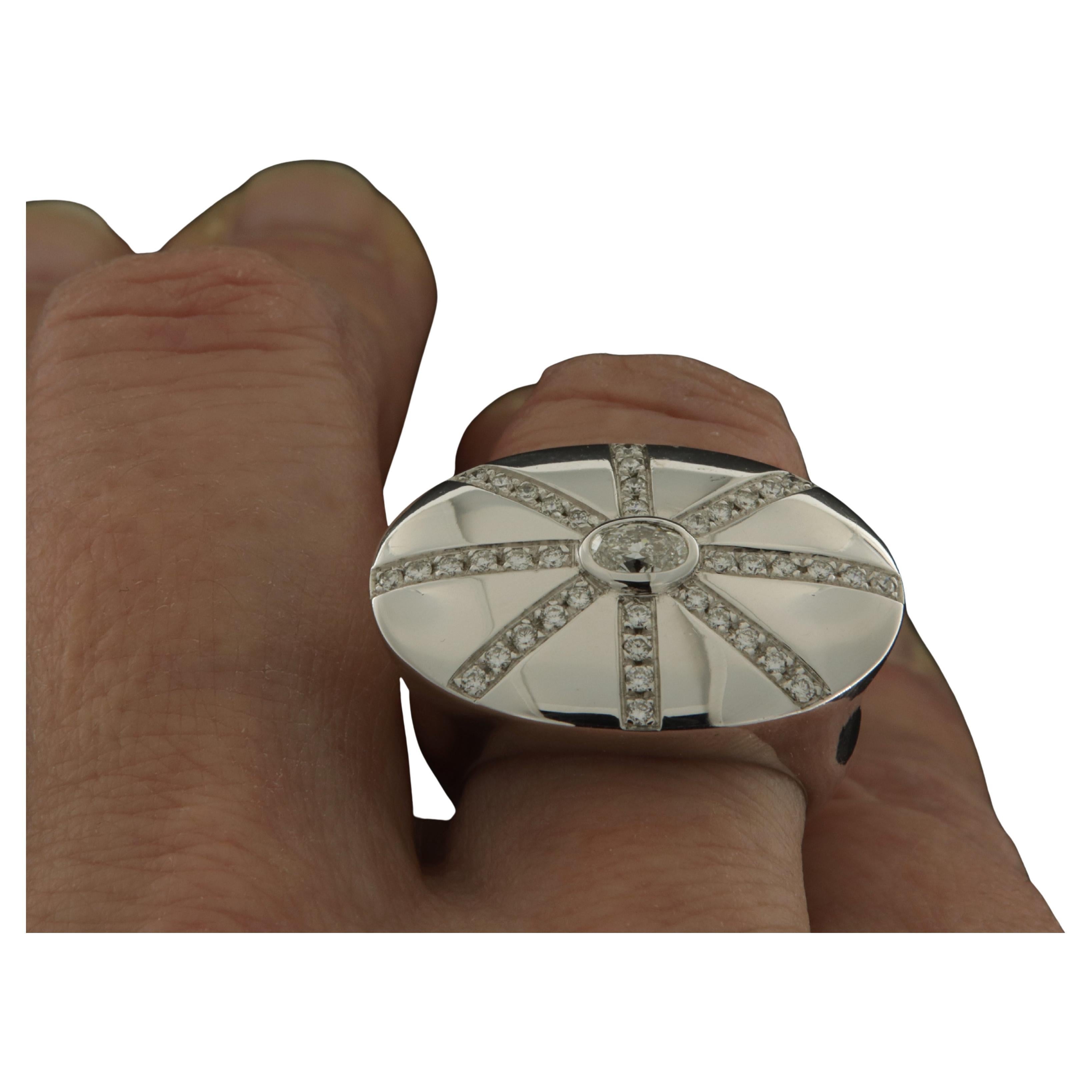 Bague en or blanc en forme de queue de coq avec diamants ct.0.65 en vente