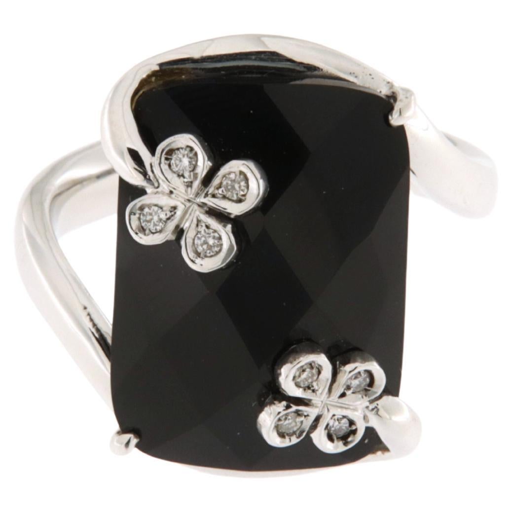 White gold coktail ring with faceted rectangular onyx and diamonds For Sale