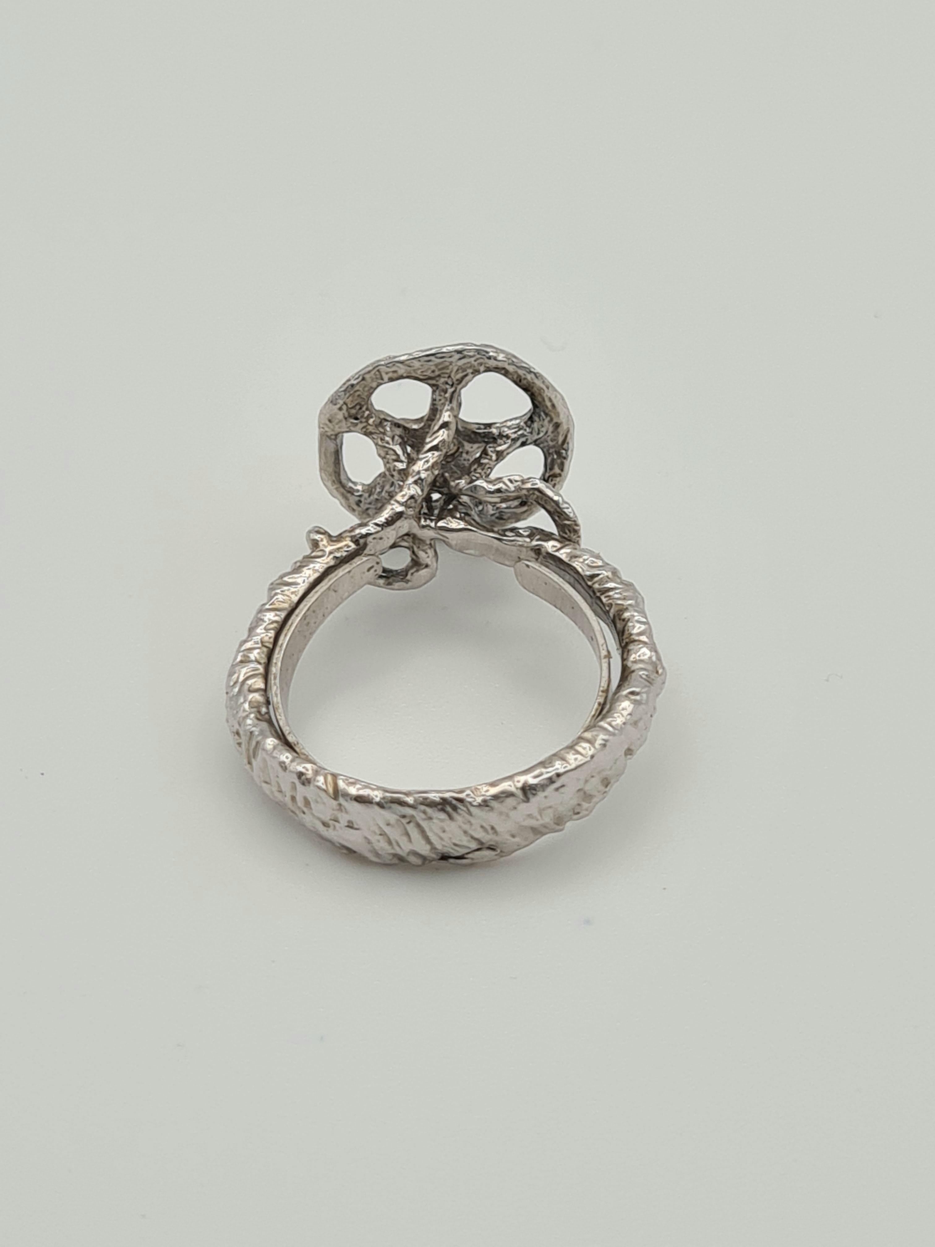 Brilliant Cut Anello collezione Disco Traforato preistorico For Sale