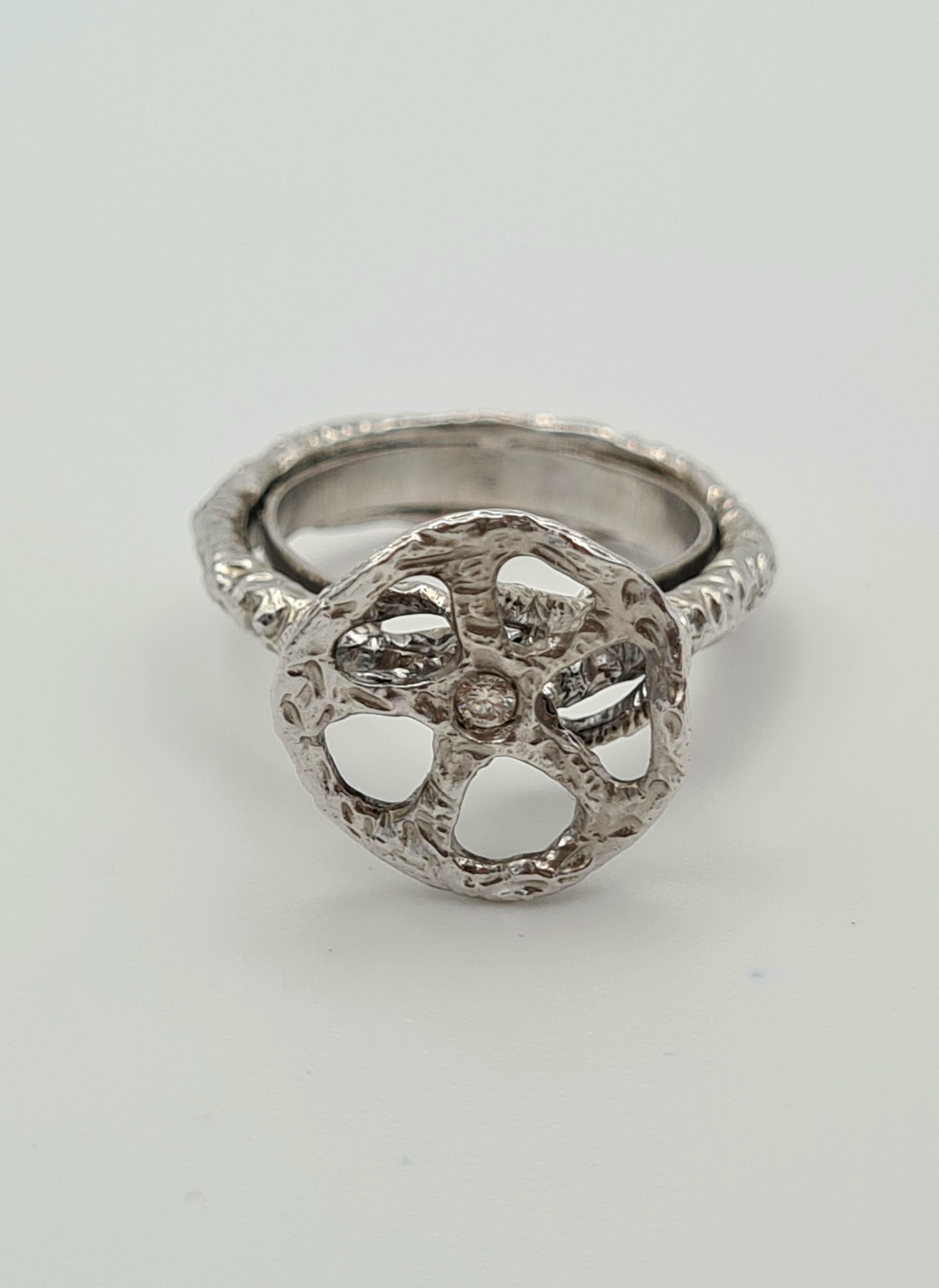 Women's Anello collezione Disco Traforato preistorico For Sale