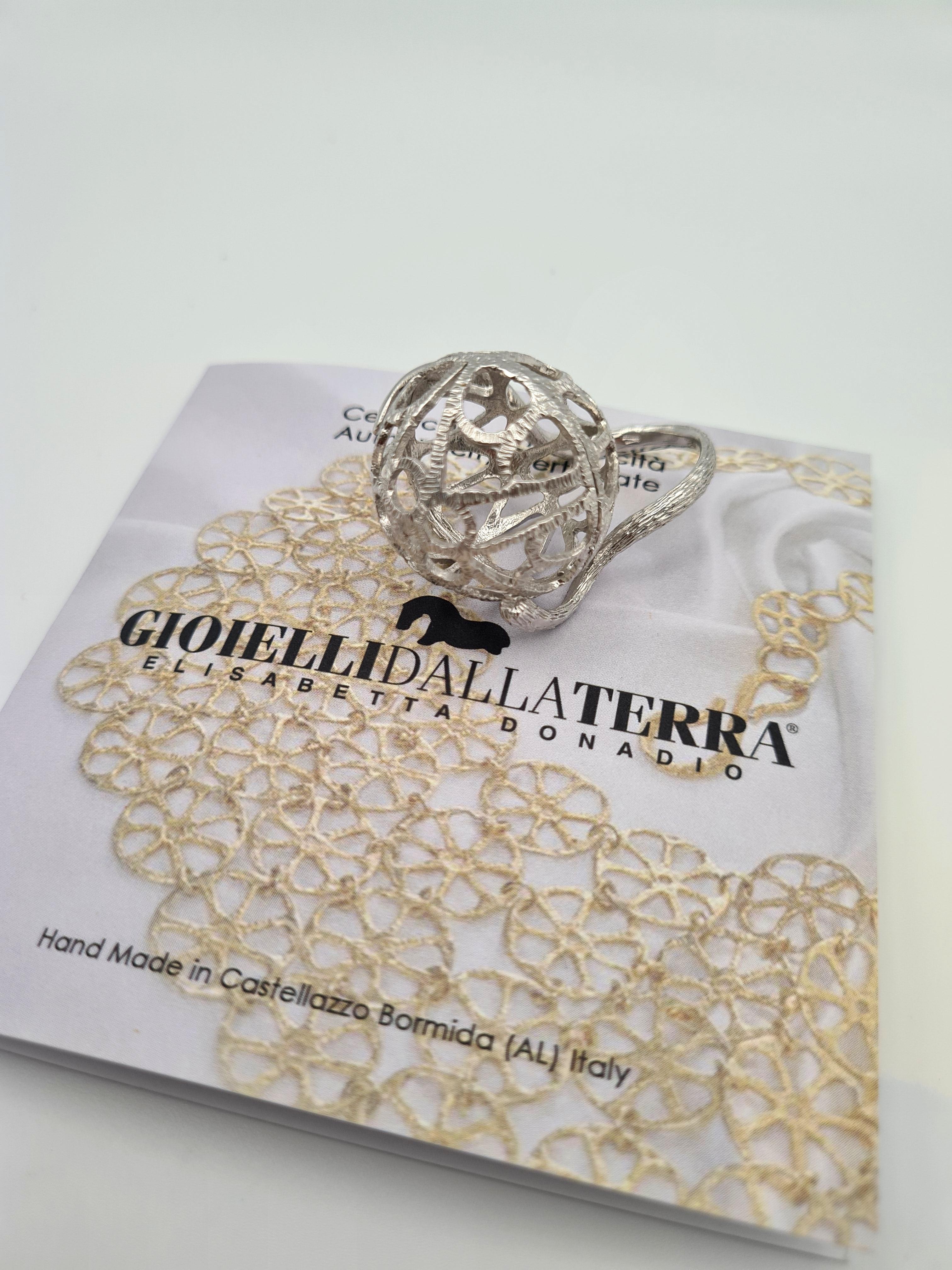 Anello collezione Disco Traforato preistorico For Sale 1