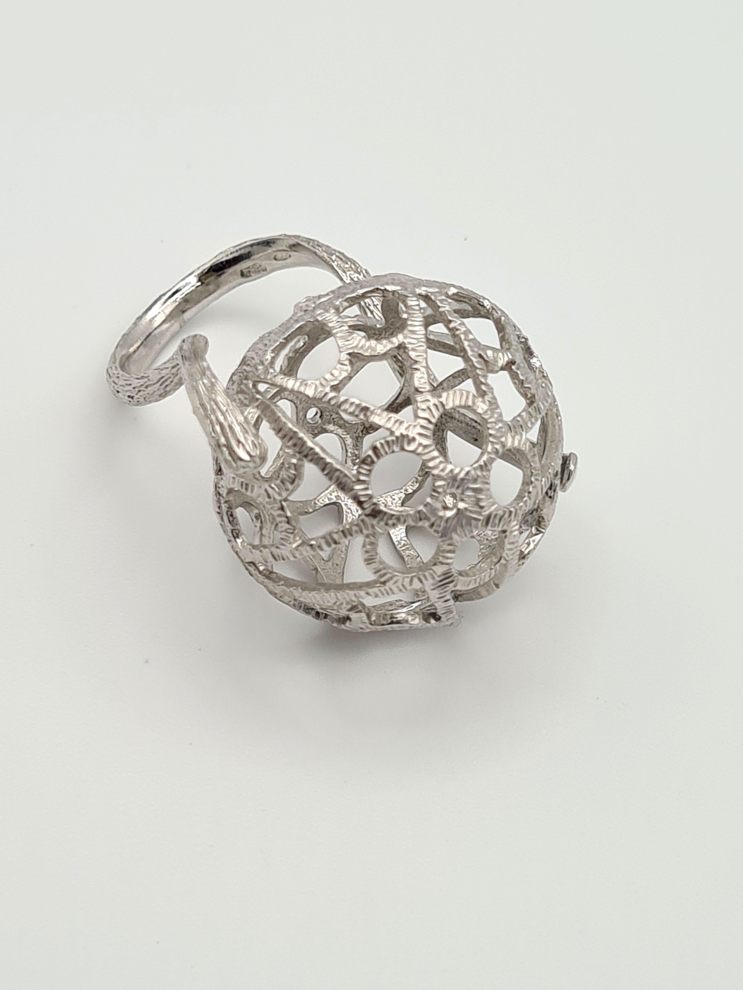 Anello collezione Disco Traforato preistorico For Sale 4