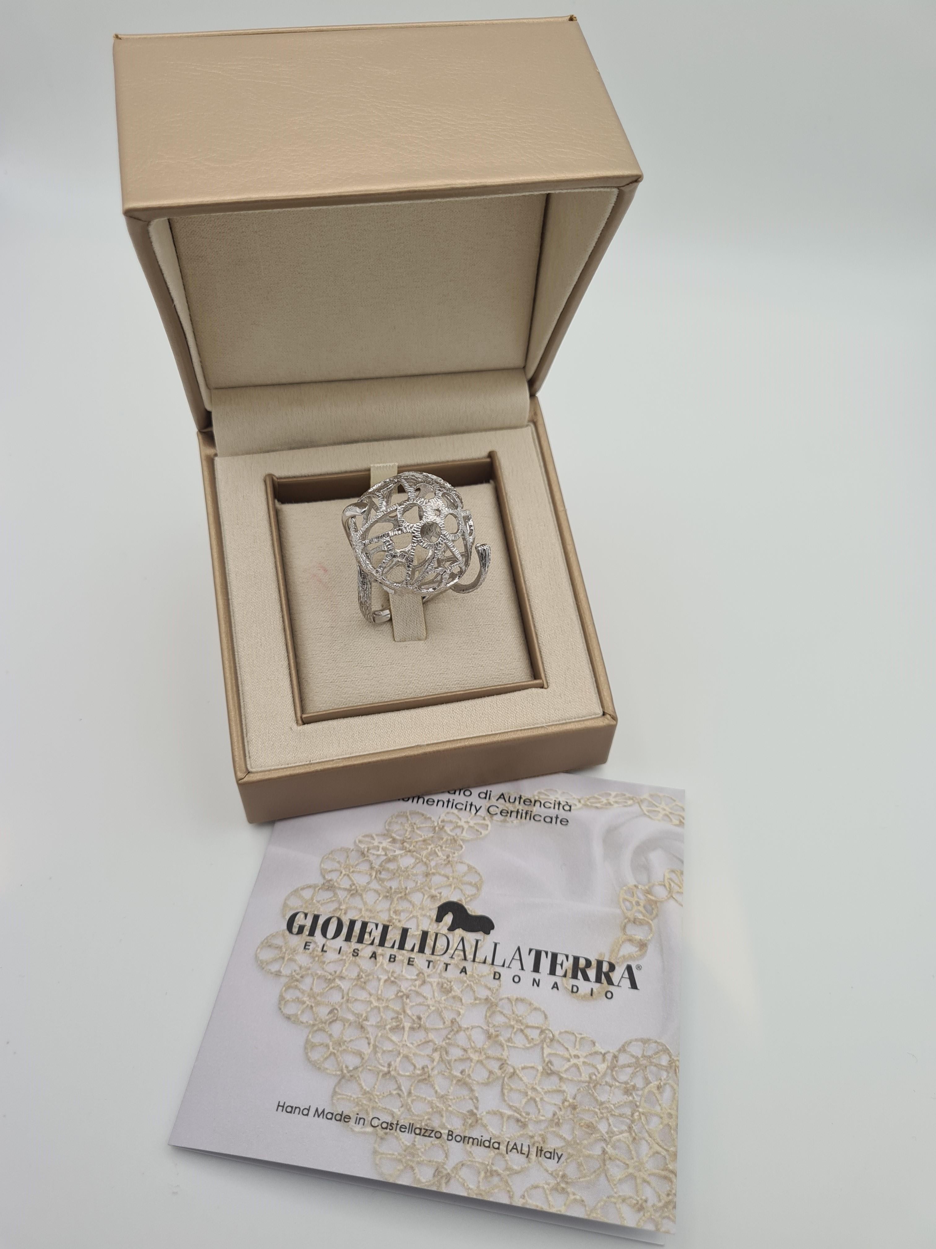 Anello collezione Disco Traforato preistorico For Sale 5