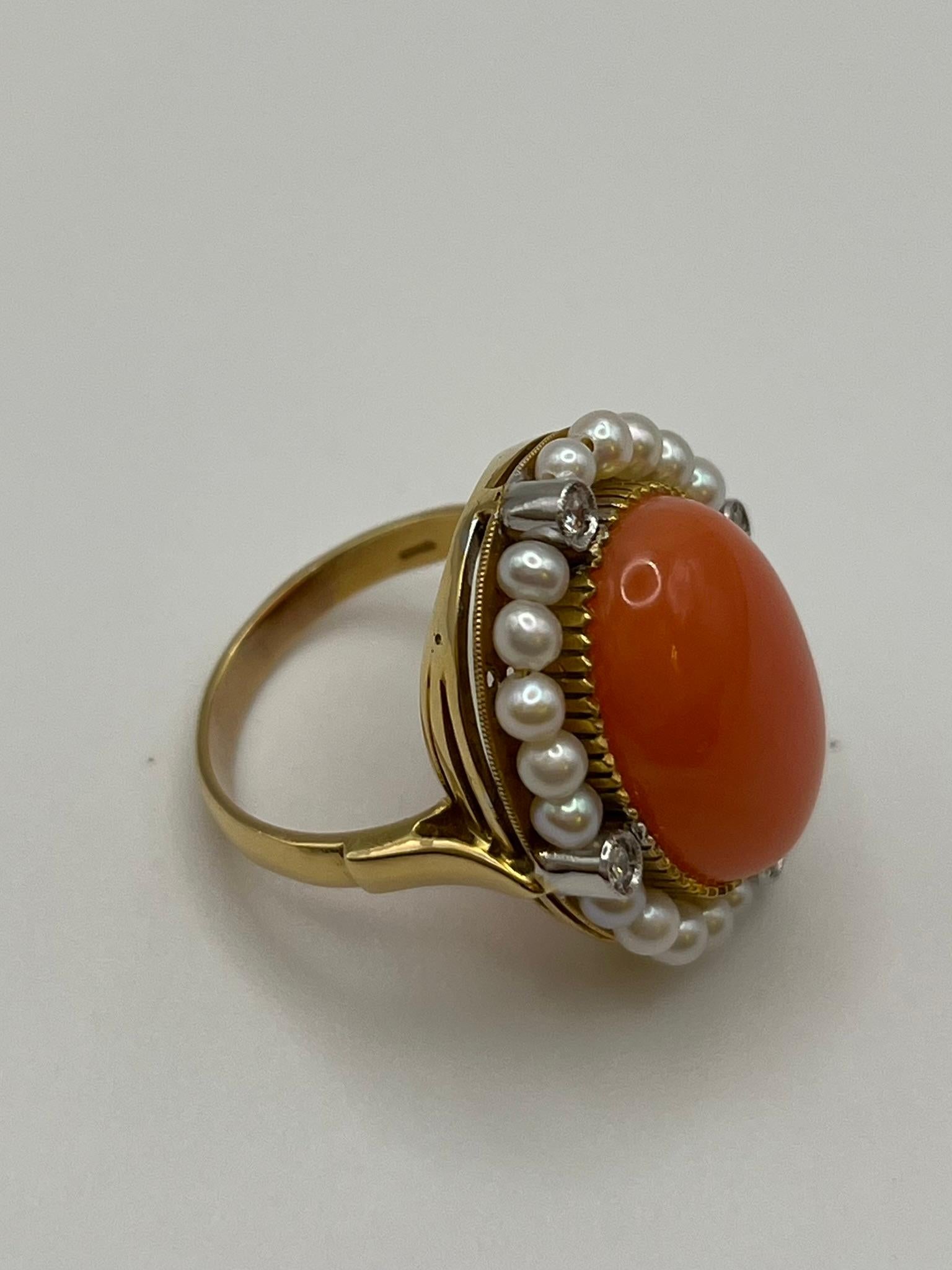 Artigiano Anello con corallo giapponese e perle akoya in vendita