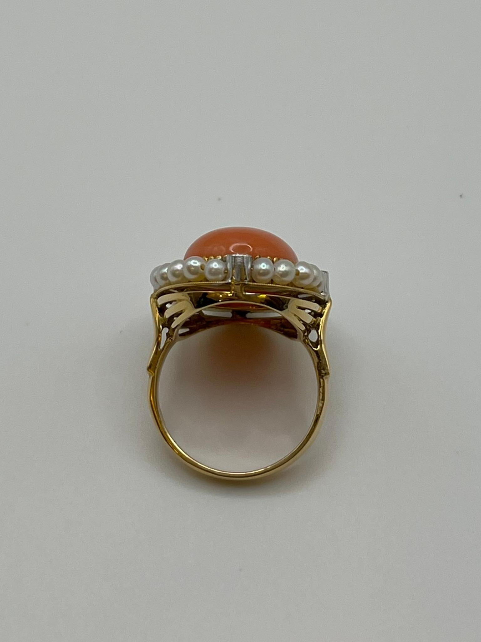 Taglio brillante Anello con corallo giapponese e perle akoya in vendita