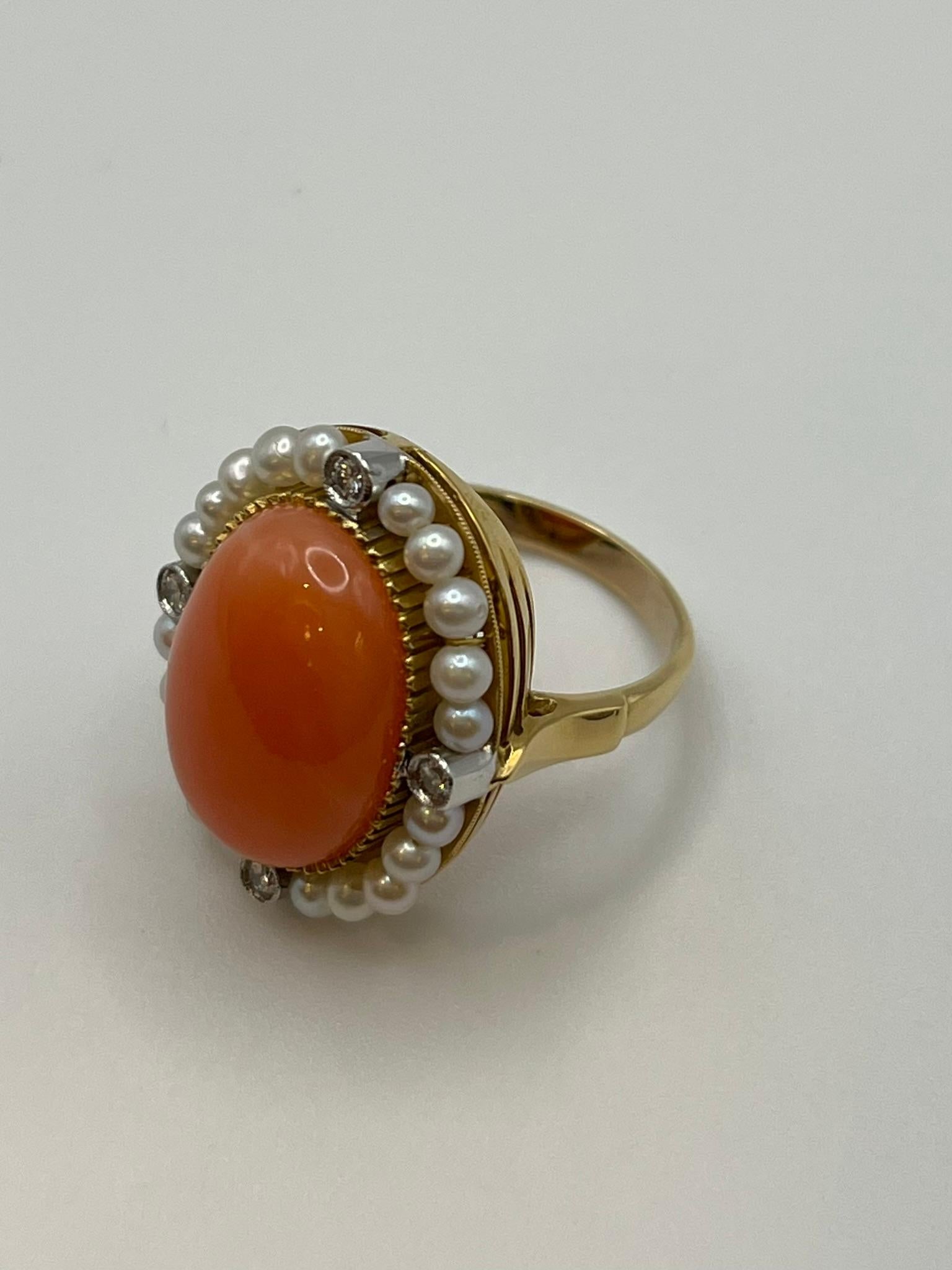 Anello con corallo giapponese e perle akoya in vendita 1