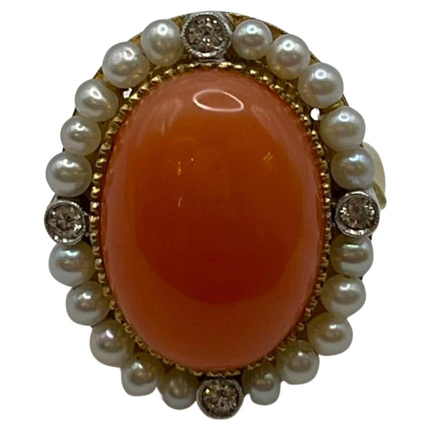 Anello con corallo giapponese e perle akoya in vendita