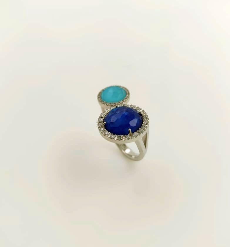 Anello con diamanti bianchi e triplette con zaffiro blu e turchese Contemporáneo en venta