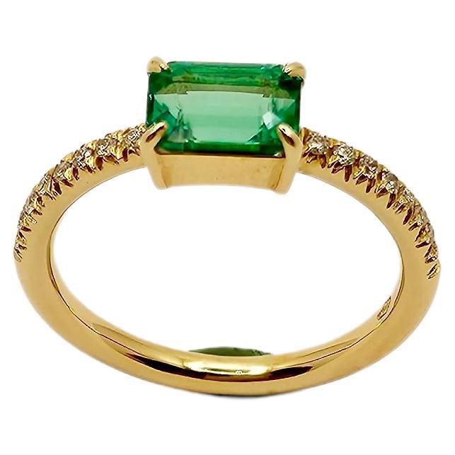 Emerald and Diamond Ring in 18Kt Yellow Gold For Sale