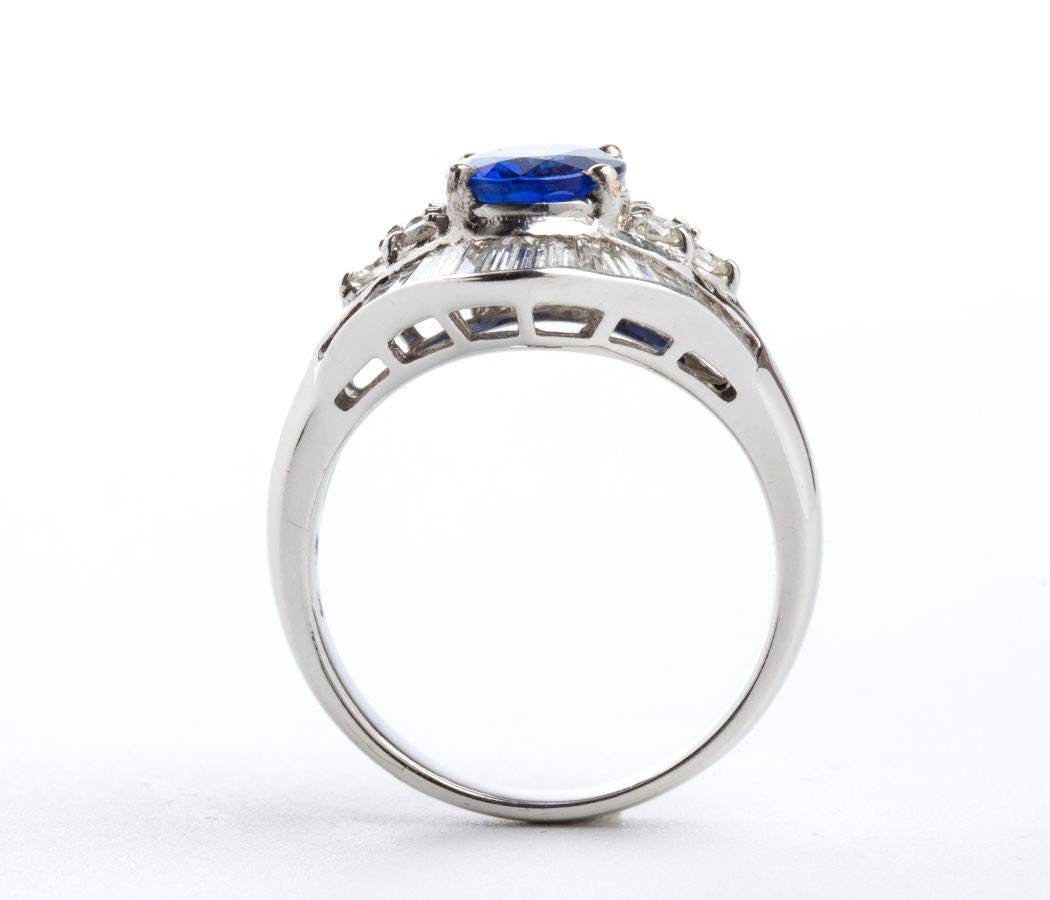 Saphir- und Diamantring aus 18k Weißgold (Oval Cut) im Angebot